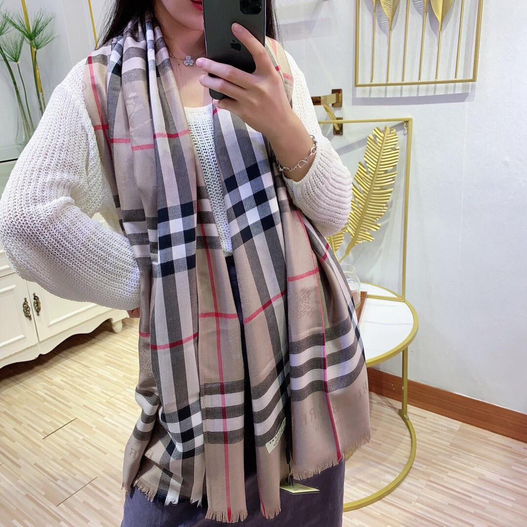 [TOP] BURBERRY Wool and Silk Scarf - 711 Luxury