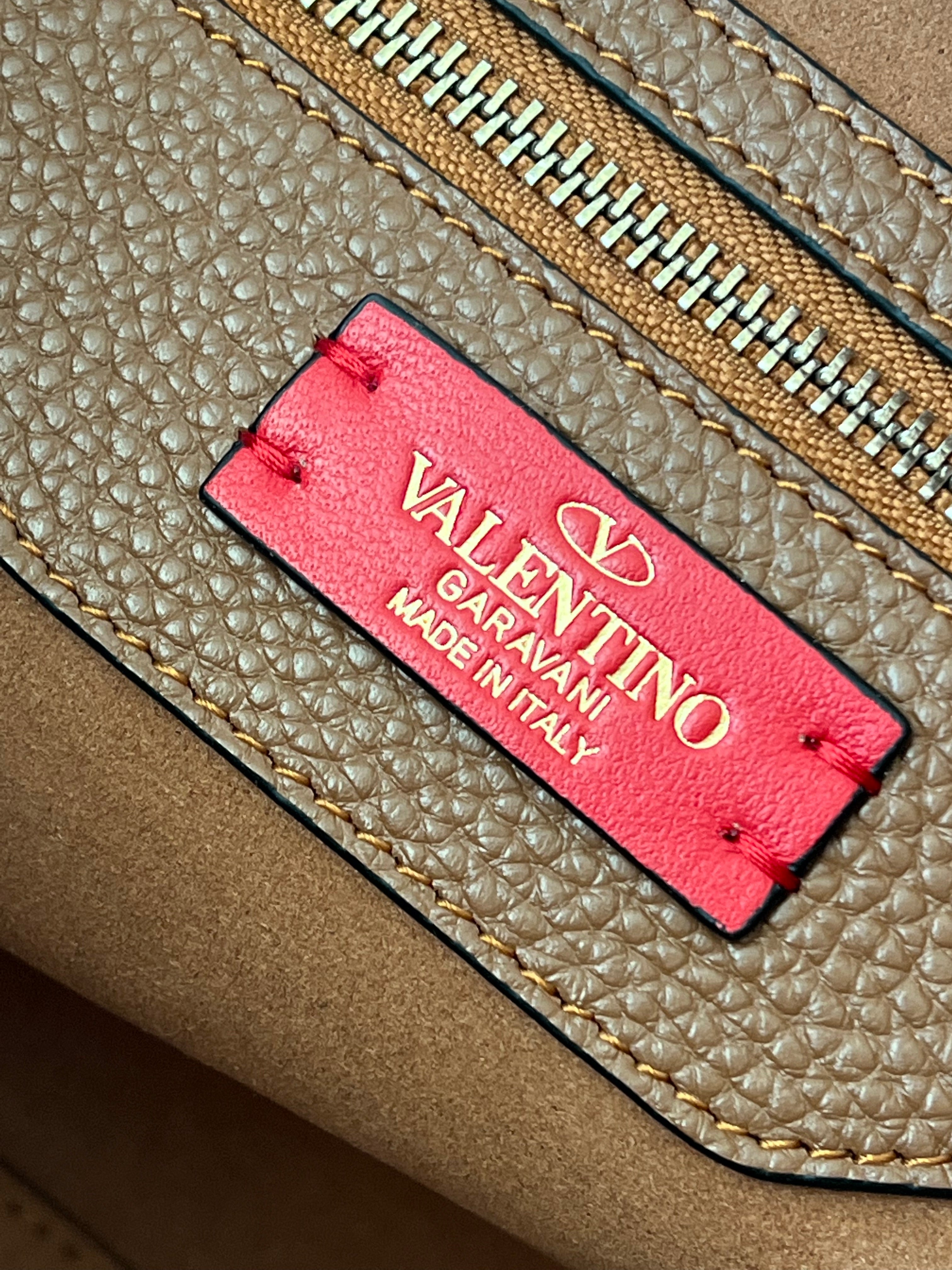 [TOP] VALENTINO  Rockstud Large Leather Tote - Brown