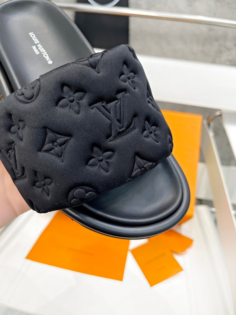 [TOP] Louis Vuitton LV Puffy Sandals Lambskin - 5 Colours