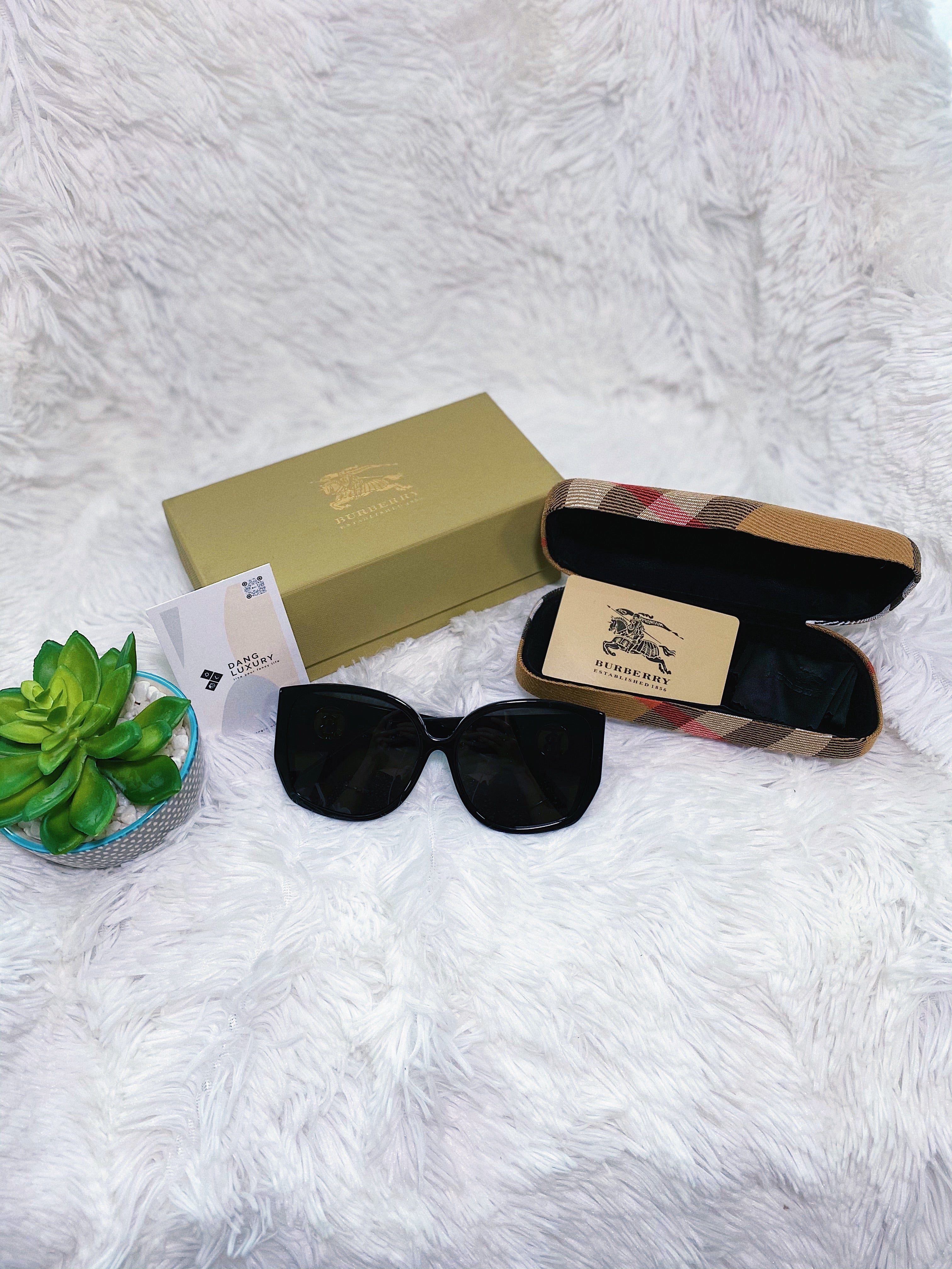 [TOP] BURBERRY Sunglasses - BLACK