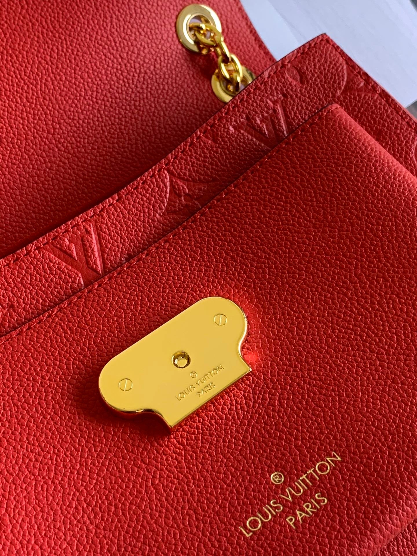 [TOP] Louis Vuitton LV  Vavin 20.5 x 15 x 8 cm- Red