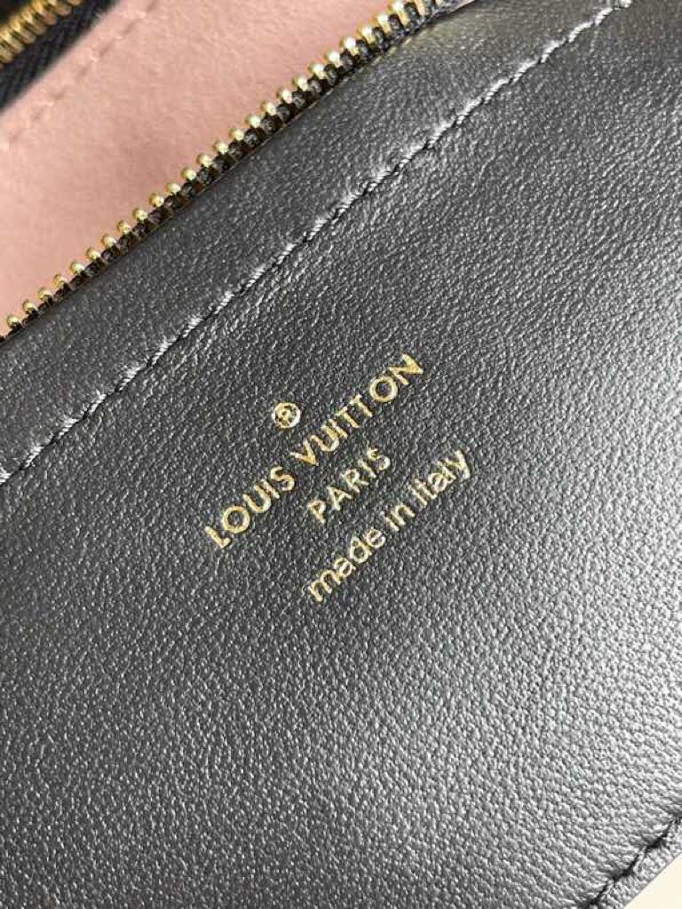 [TOP] Louis Vuitton LV  Pochette Coussin 26x20x12cm - Black