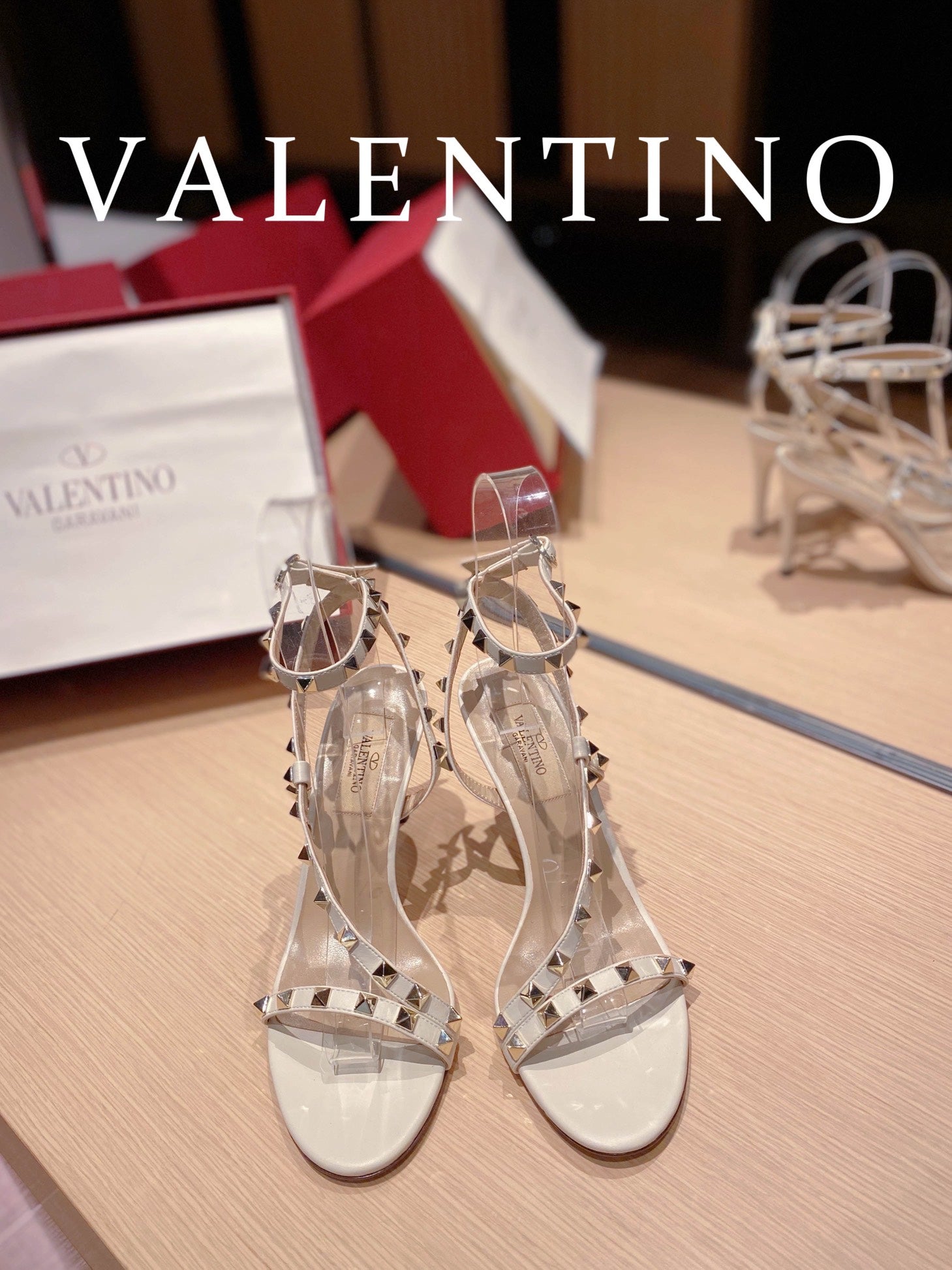 [TOP] VALENTINO  Rockstud Asymmetrical Slingback Sandals - White