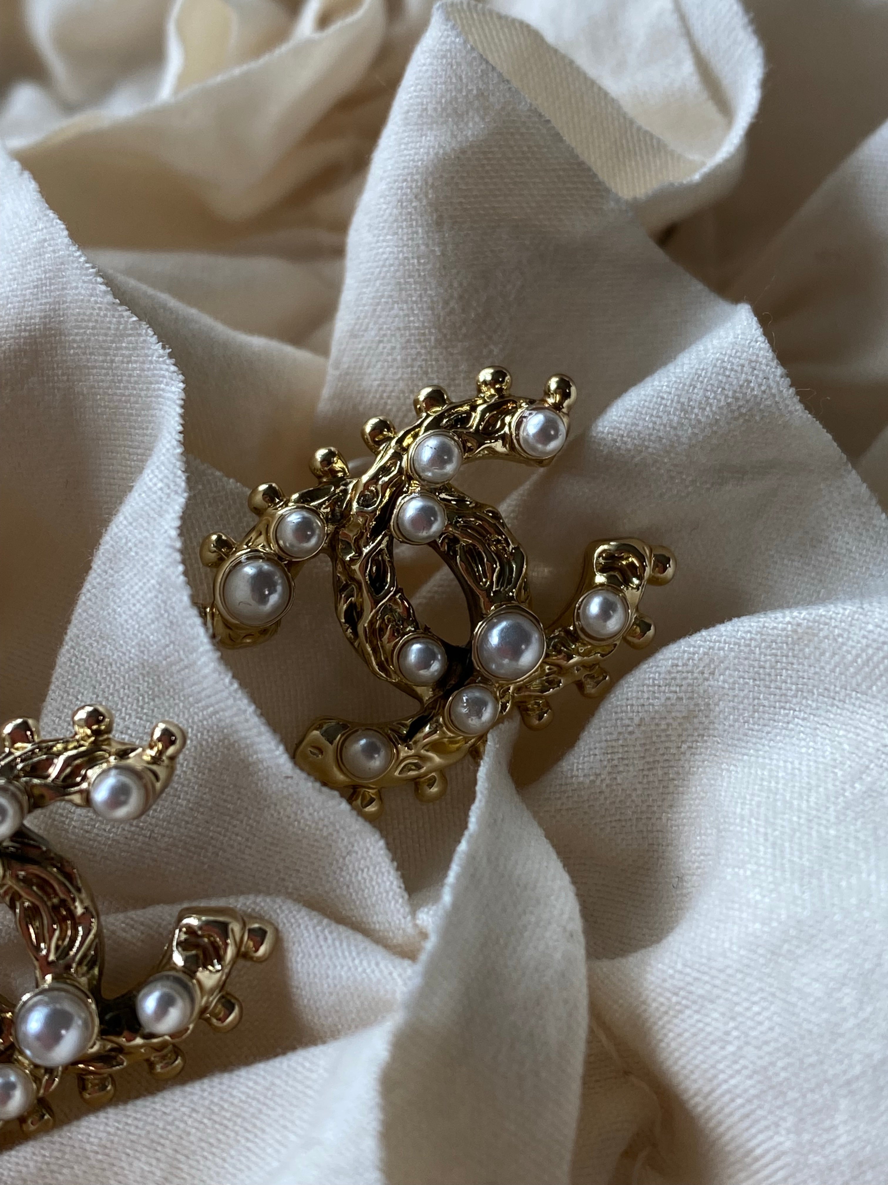 [TOP] CHANEL Antique Stud Logo Earrings