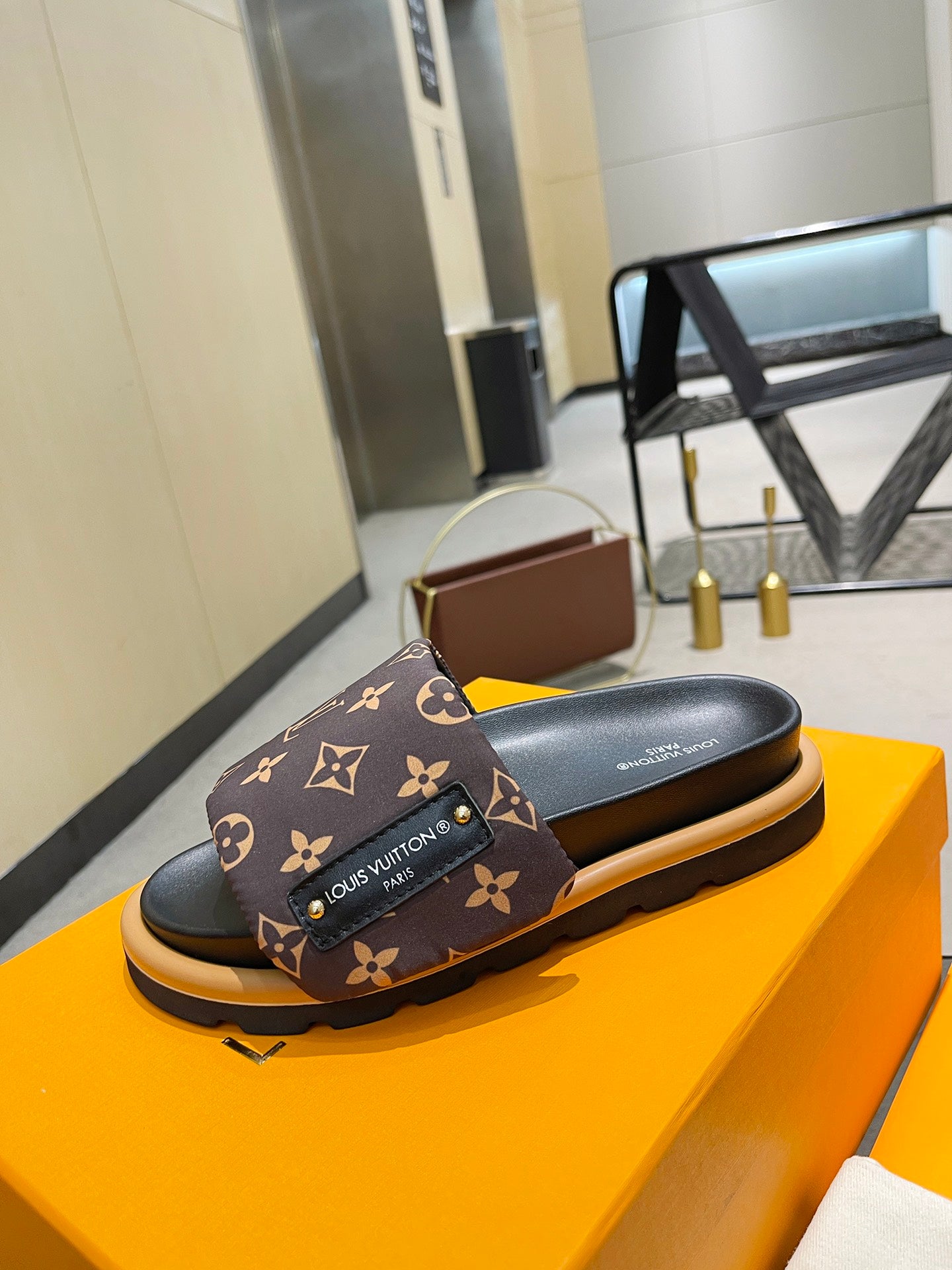 [TOP] Louis Vuitton LV L*V Pool Pillow Flat Comfort Mule - Cacao