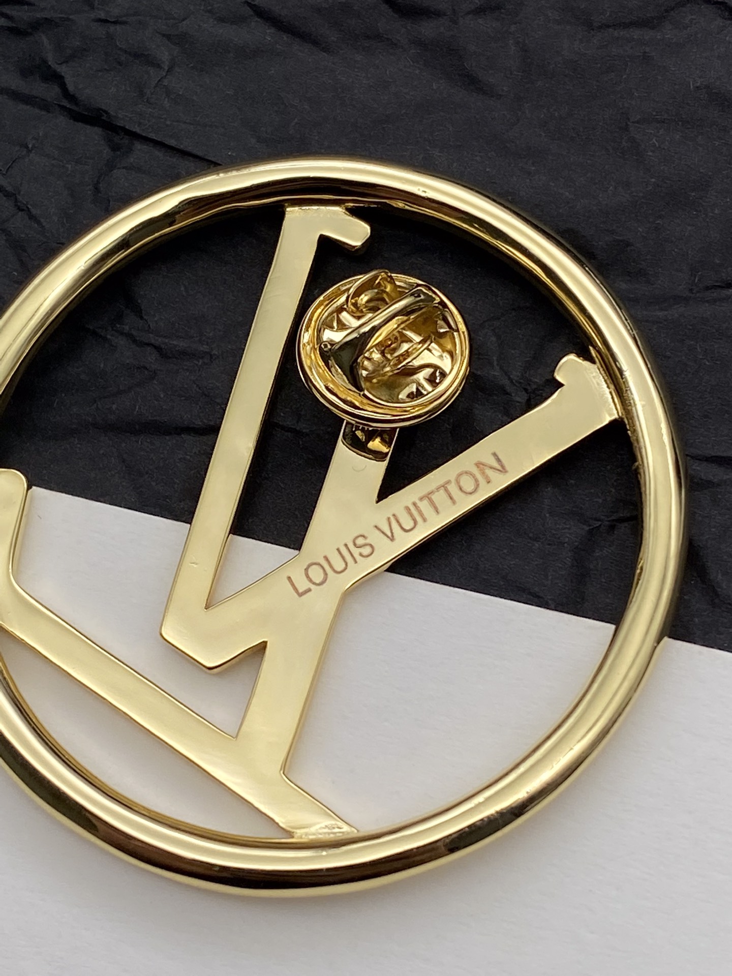 [TOP] Louis Vuitton LV Brooch - Gold