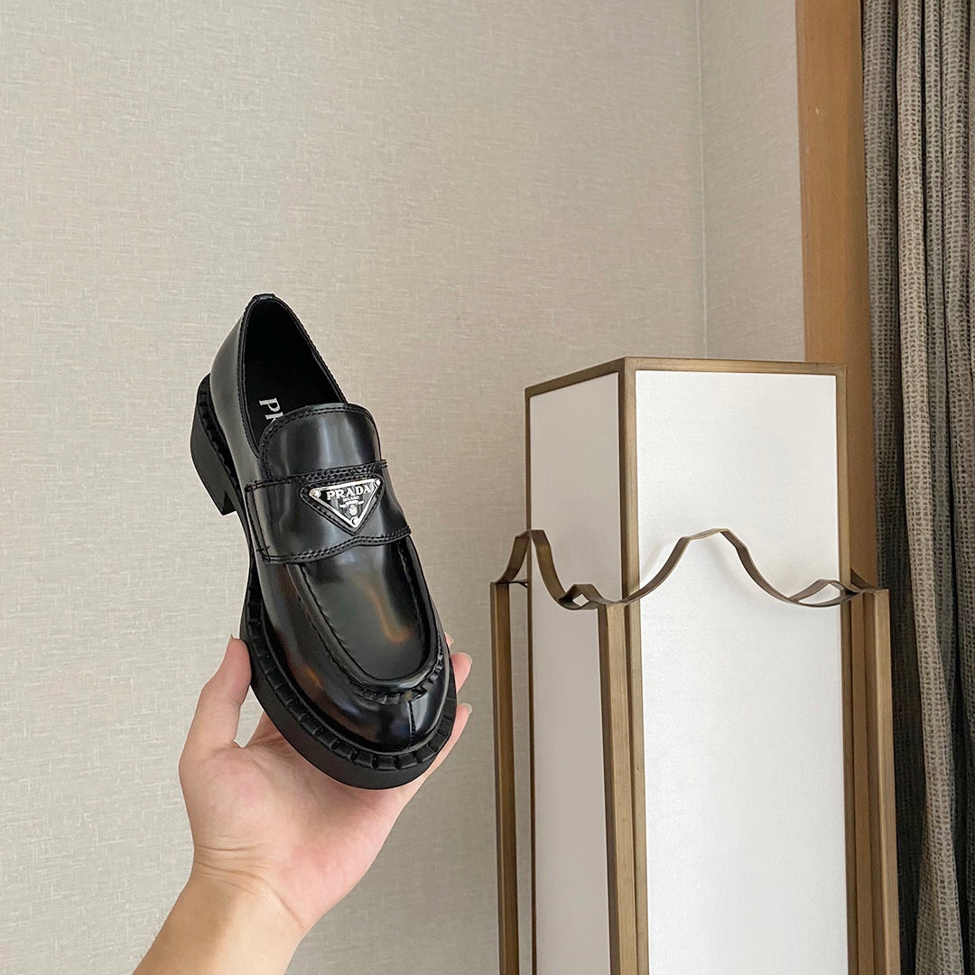 [TOP] PRADA Brushed Leather Logo Loafers- Black