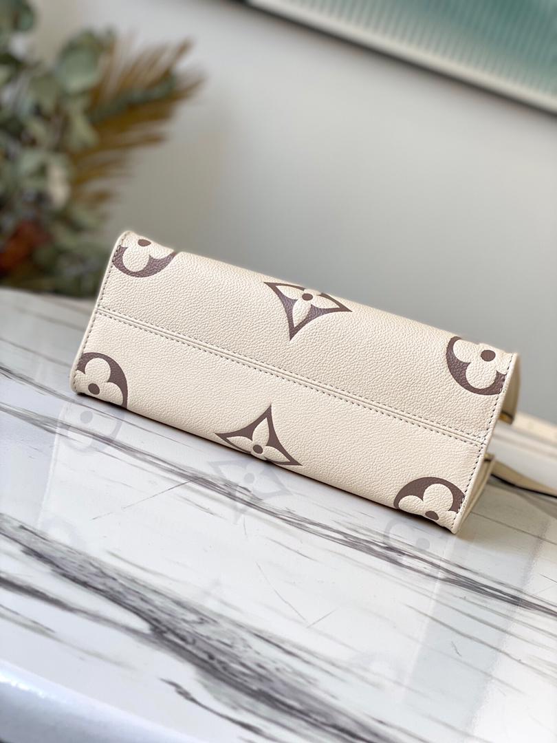 [TOP] Louis Vuitton LV  On The Go Giant Monogram 2 Tones PM 25X19X11.5cm - Cream