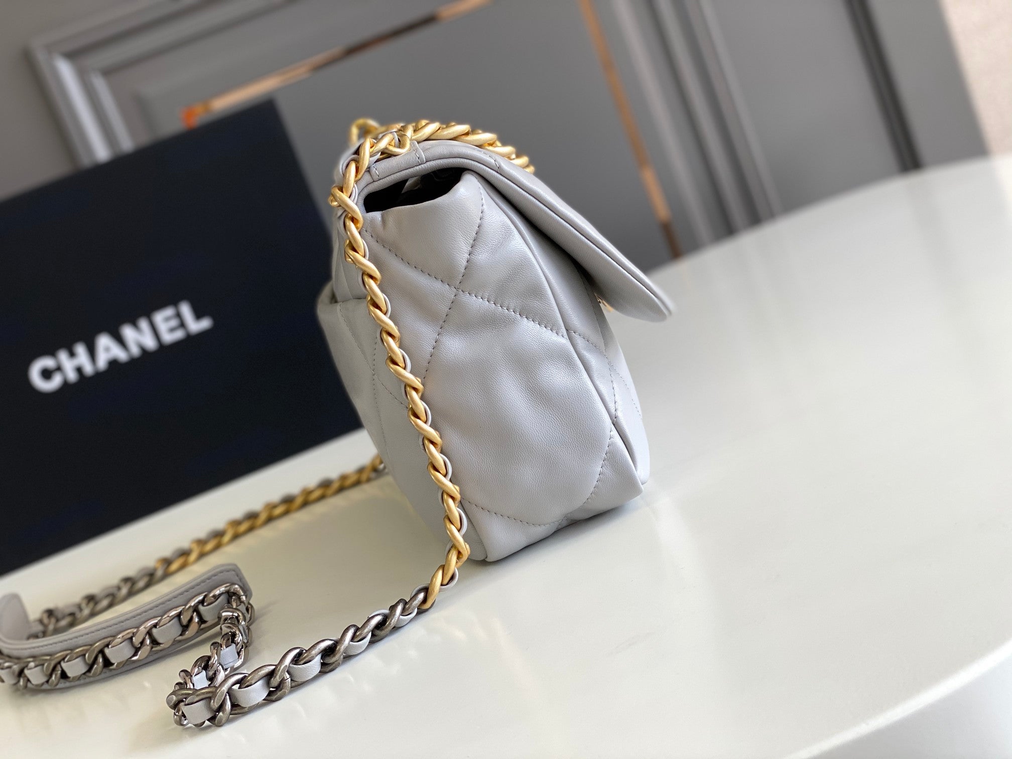 [TOP] CHANEL 19 Bag Small 26cm - Light Grey
