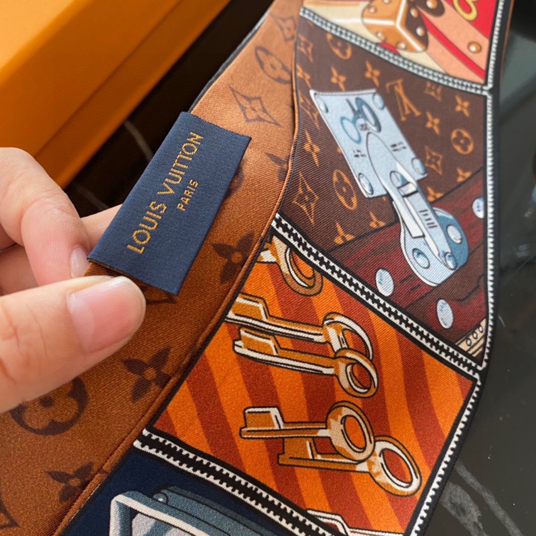 [TOP] Louis Vuitton LV L*V Tie Scarf