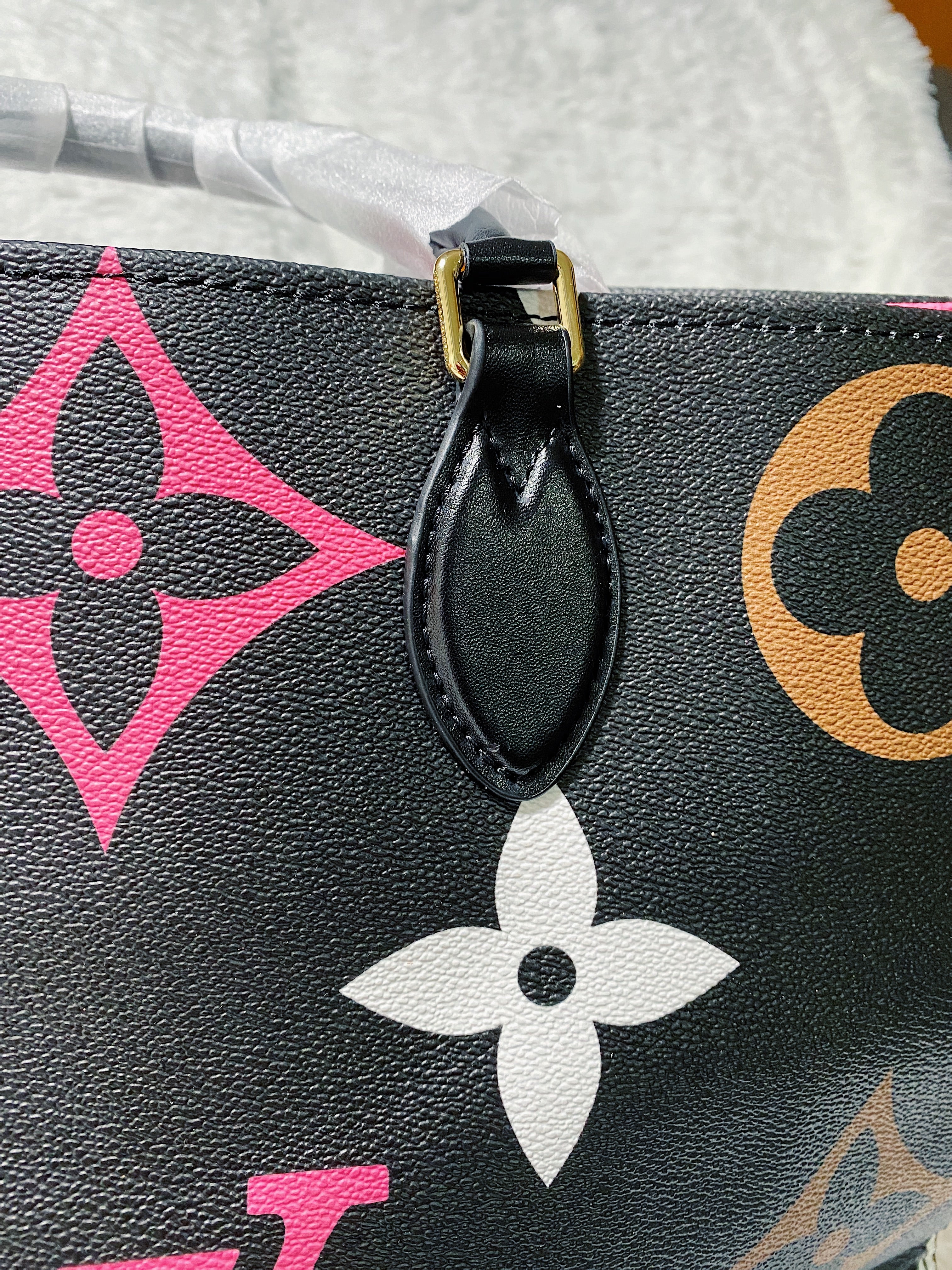 [TOP] Louis Vuitton LV On The Go Giant Monogram 41x34x19cm- PINK AND BLACK