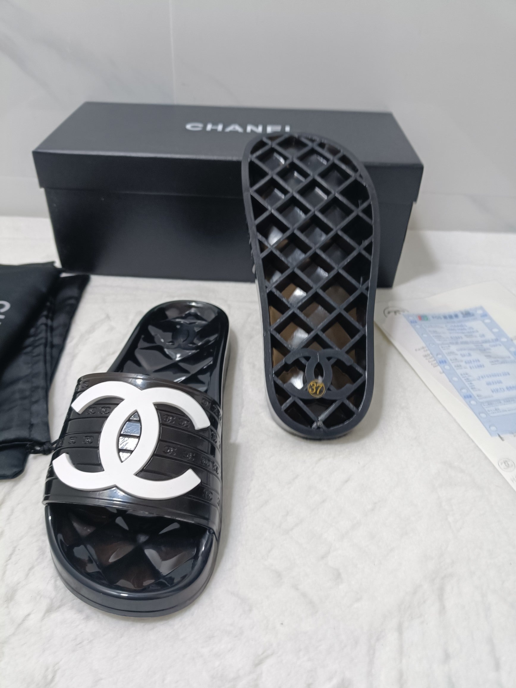 [TOP] CHANEL Jelly Clear Slides - Black w White Logo