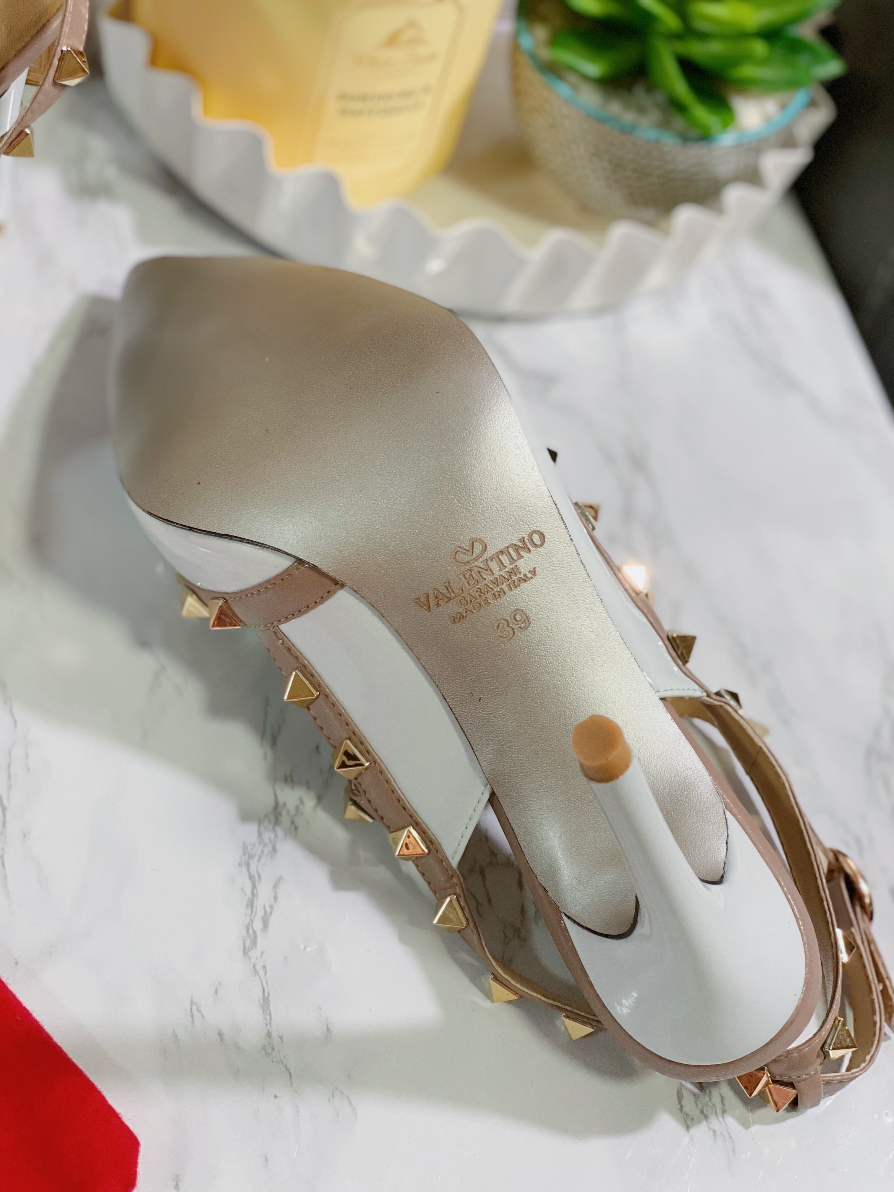 [TOP] VALENTINO R0ckstud Slingback High Heels - White