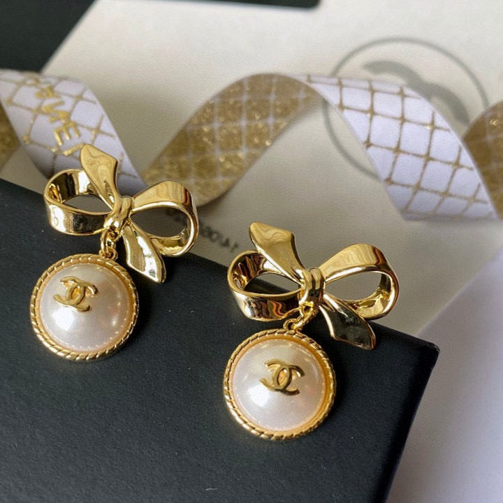[TOP] CHANEL Logo Pearls Gold Bow Earrings
