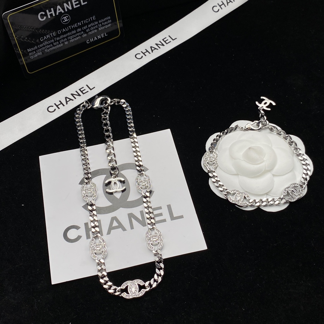 [TOP] CHANEL Silver Necklace Bracelet Set