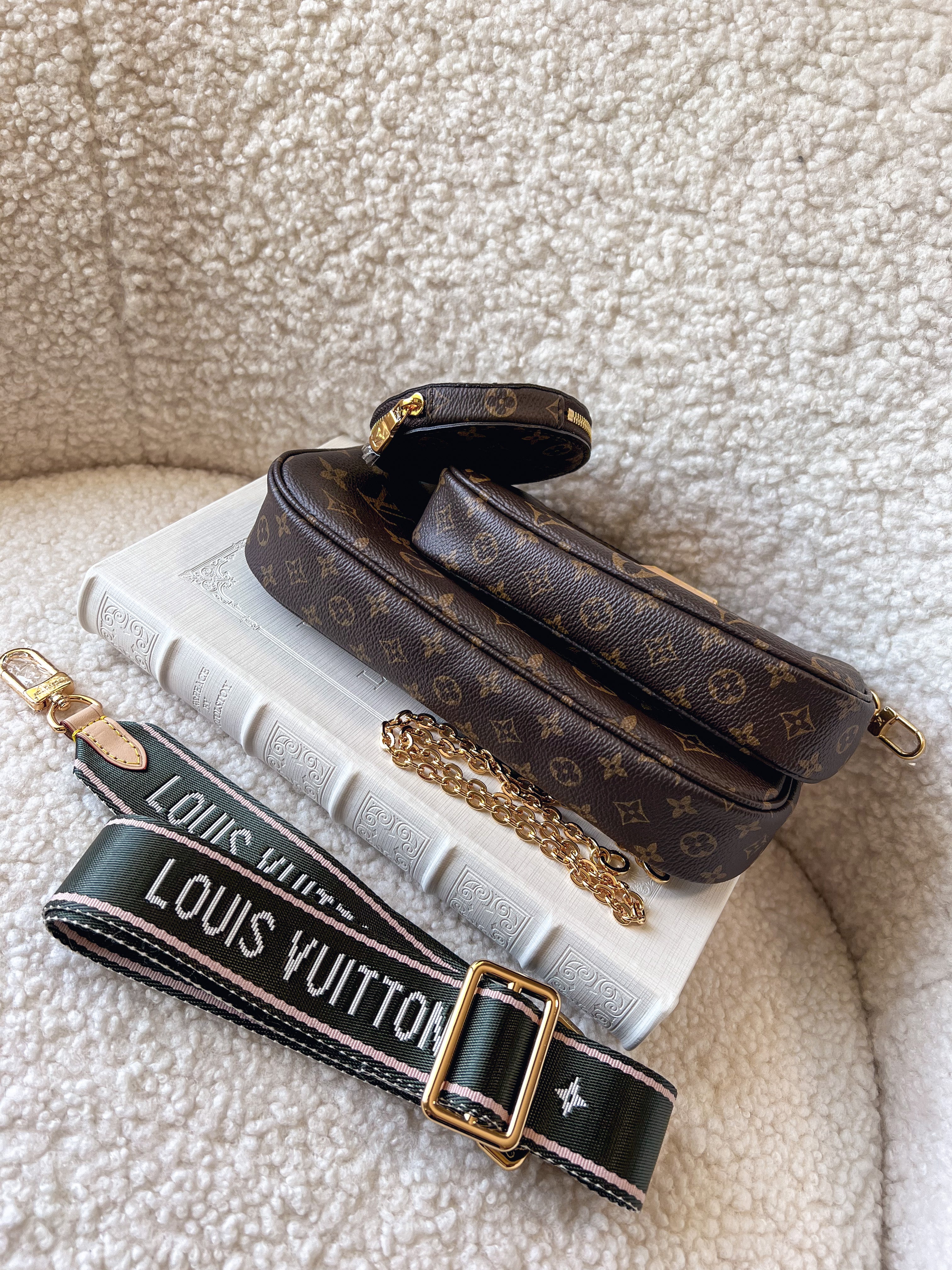 [TOP] Louis Vuitton LV L*V Multi Pochette Accessories Monogram Bag 21X12X3cm- Green/Pink Strap