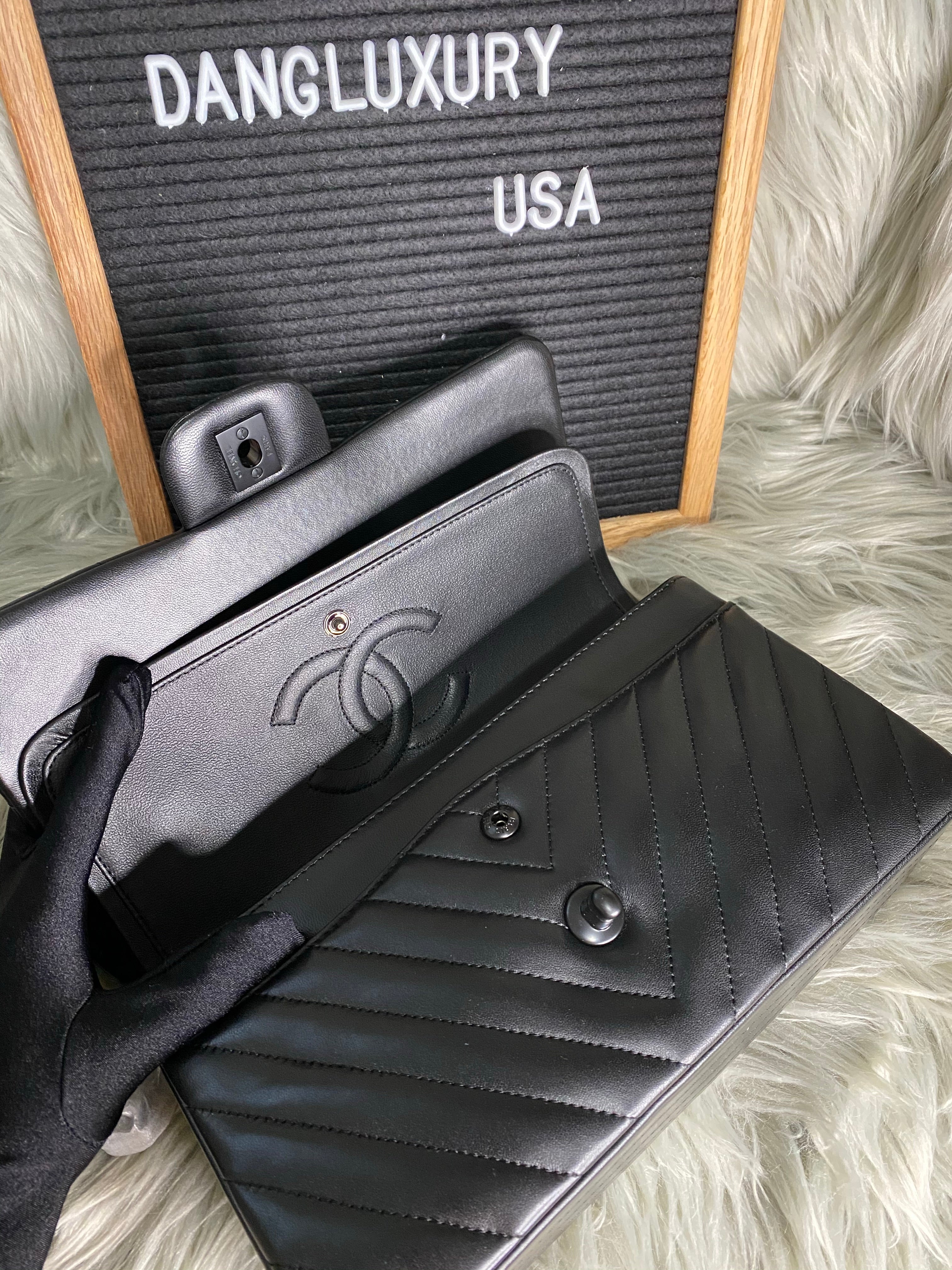 [TOP] CHANEL Classic Flap Bag Chevron Lambskin Medium 25.5cm – All Black