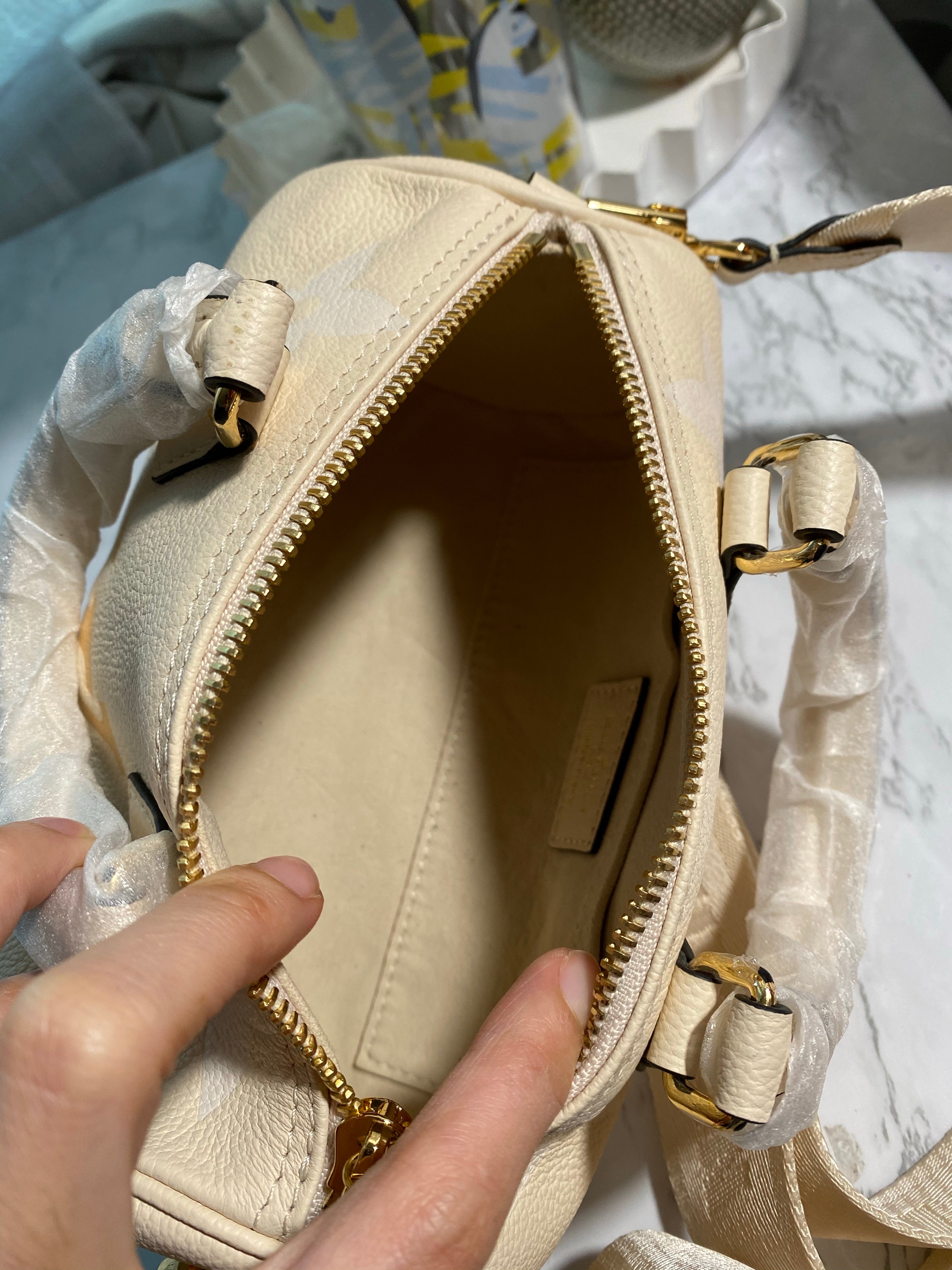 [TOP] Louis Vuitton LV Papillon BB Bag 20 x 10 x 10CM- Cream