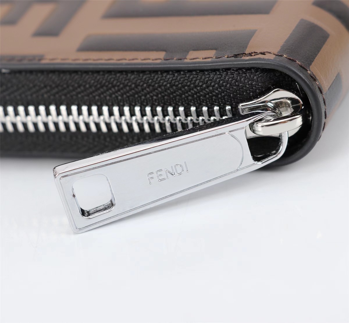 [TOP] FENDI Leather Wallet