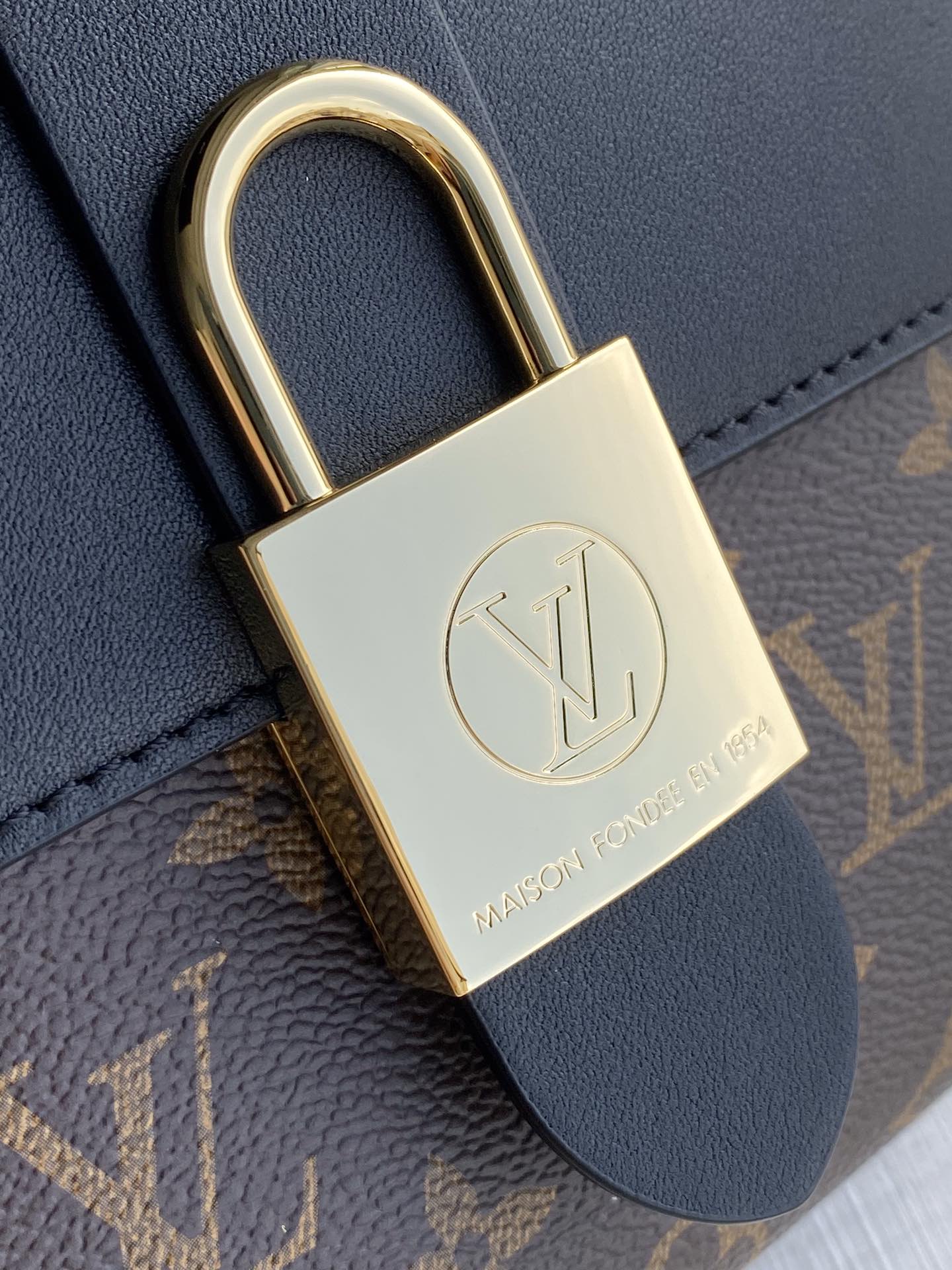 [TOP] Louis Vuitton LV Locky BB Bag Monogram 20.0 x 16.0 x 7.5 cm- Black