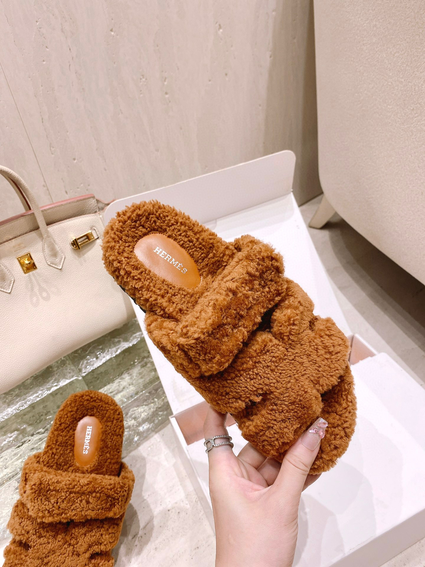 [TOP] HERMES Chypre Fur Sandal - 10 Colours