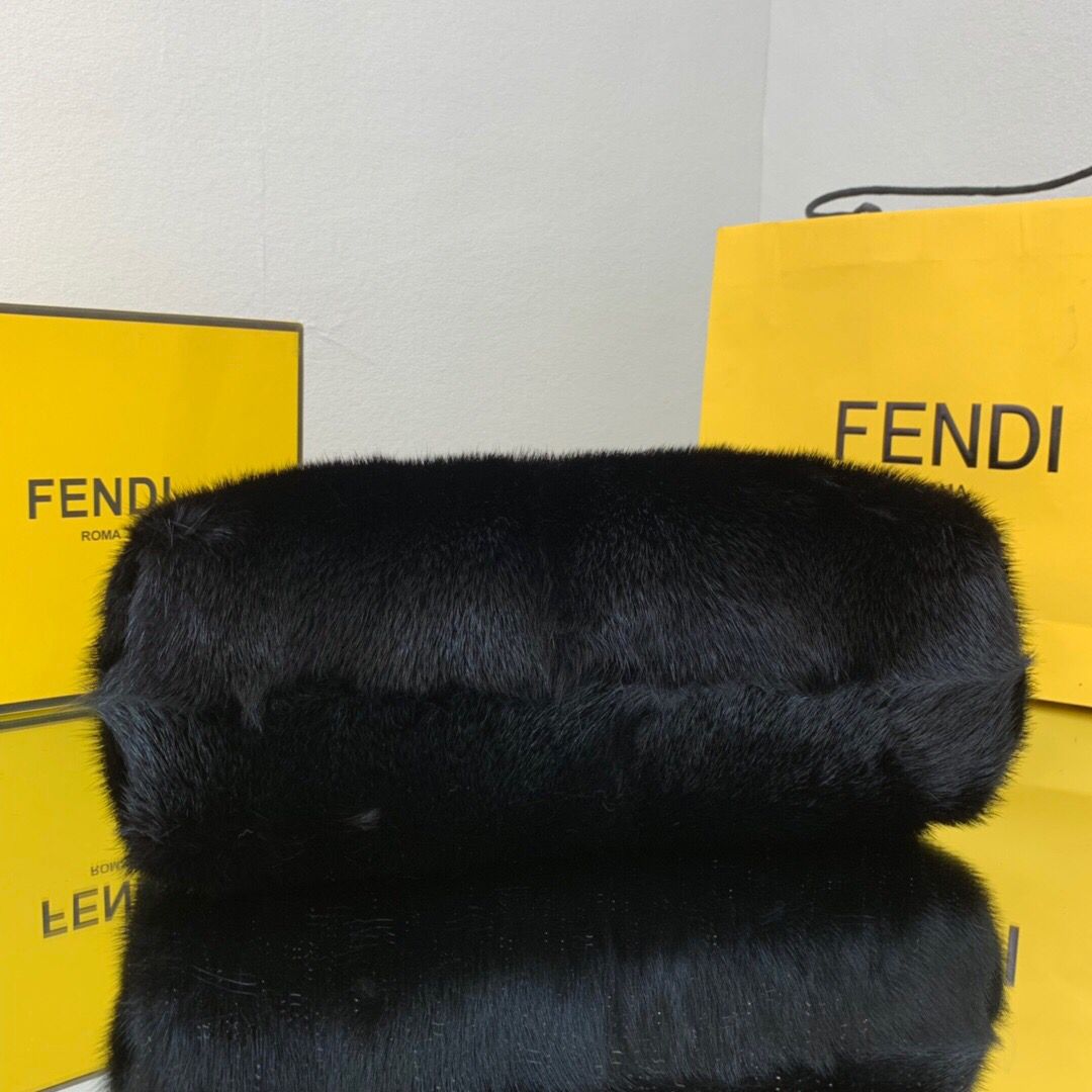 [TOP] FENDI FENDI First Medium Mink Bag - Black