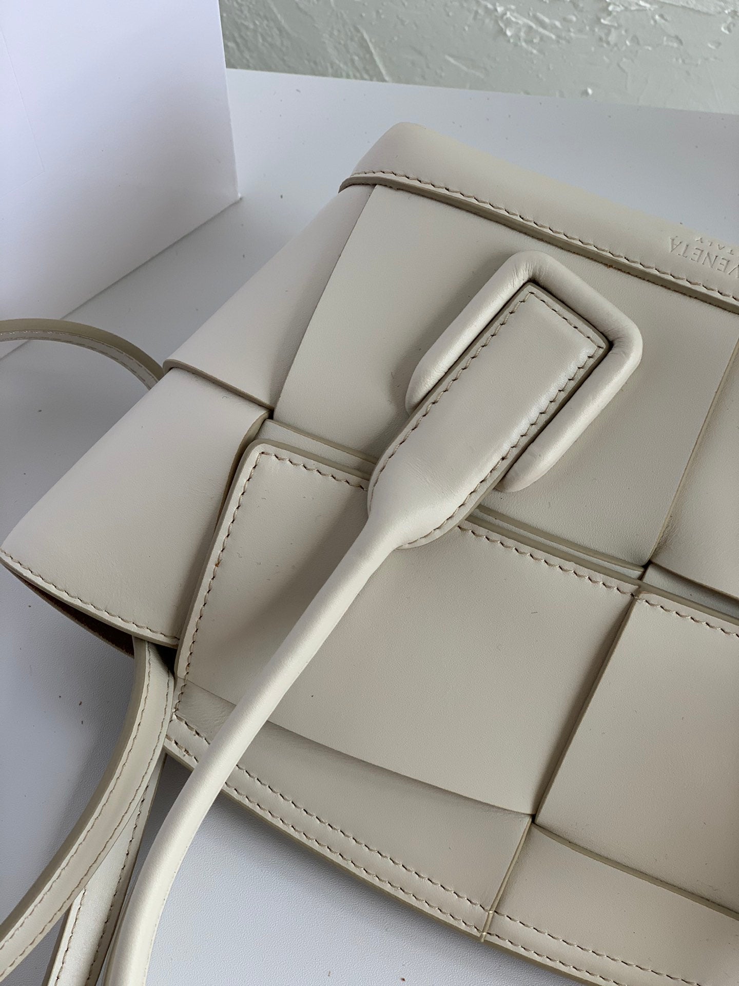 [TOP] Bottega Veneta BV Mini Arco 29 Leather Bag - Off White
