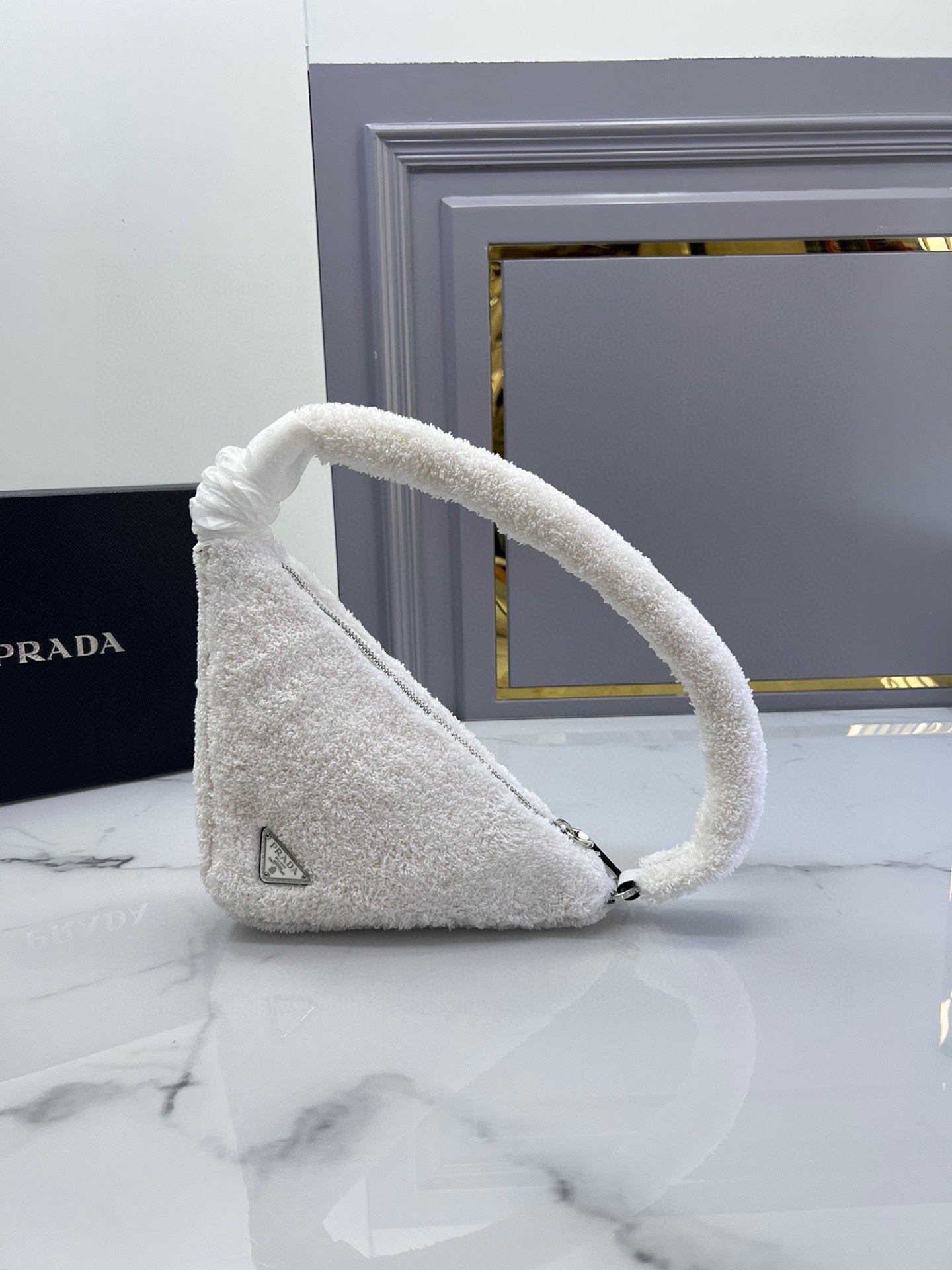 [TOP] PRADA Plush Triangle Bag 26x16x5cm - 2 Color