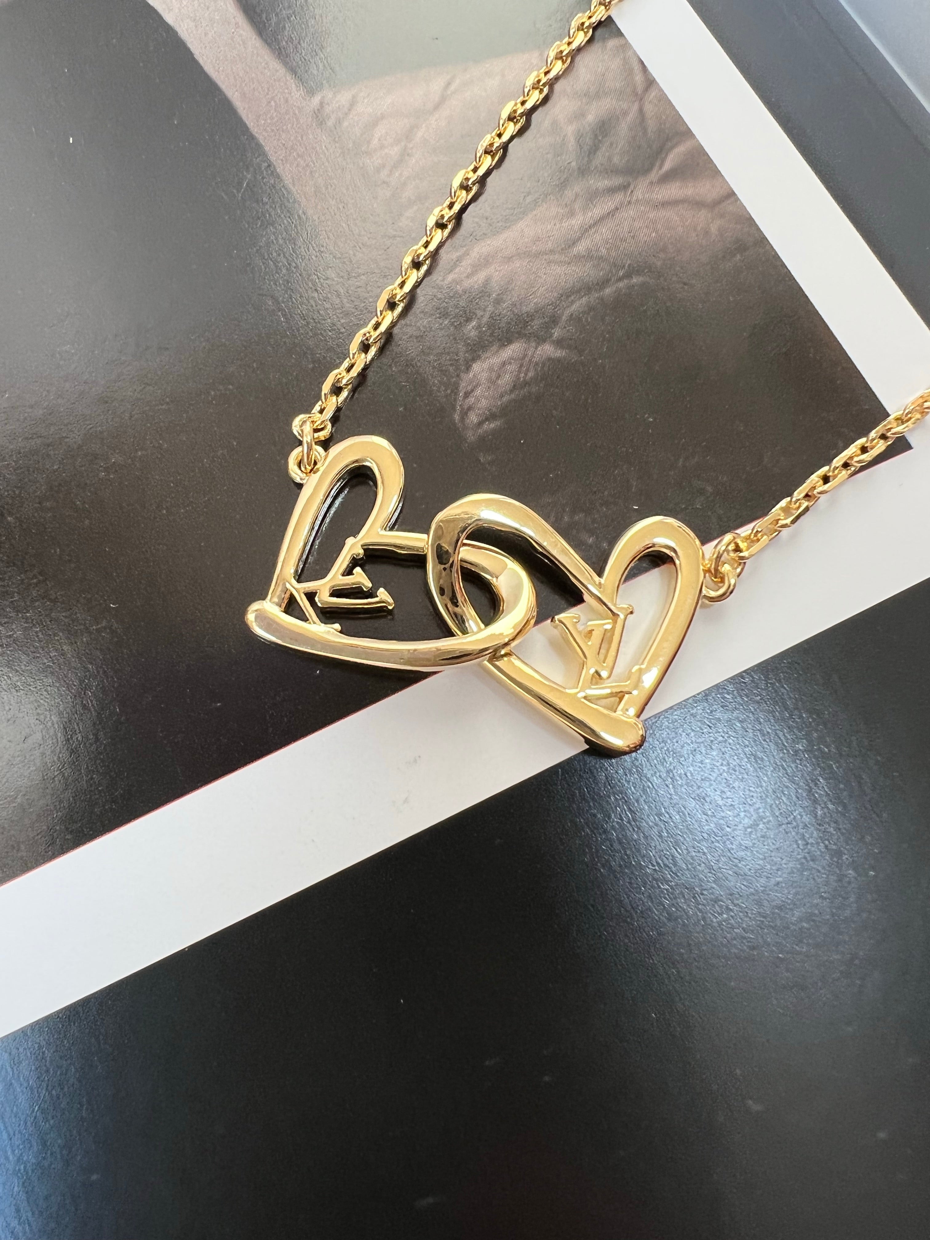 [TOP] Louis Vuitton Heart Earrings & Necklace - Gold