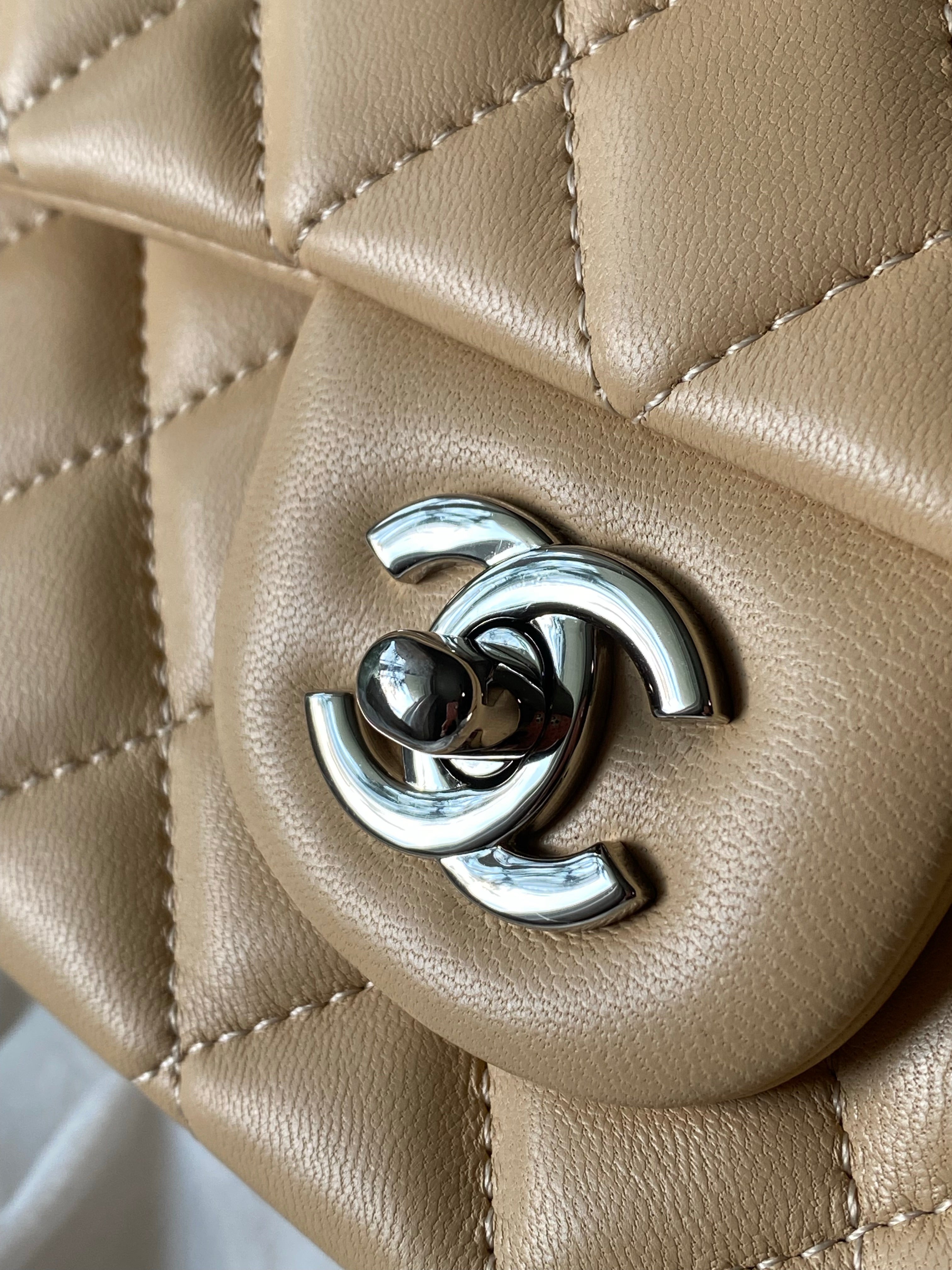 [TOP] CHANEL Classic Flap Bag Lambskin Medium 25.5cm – Beige & SHW