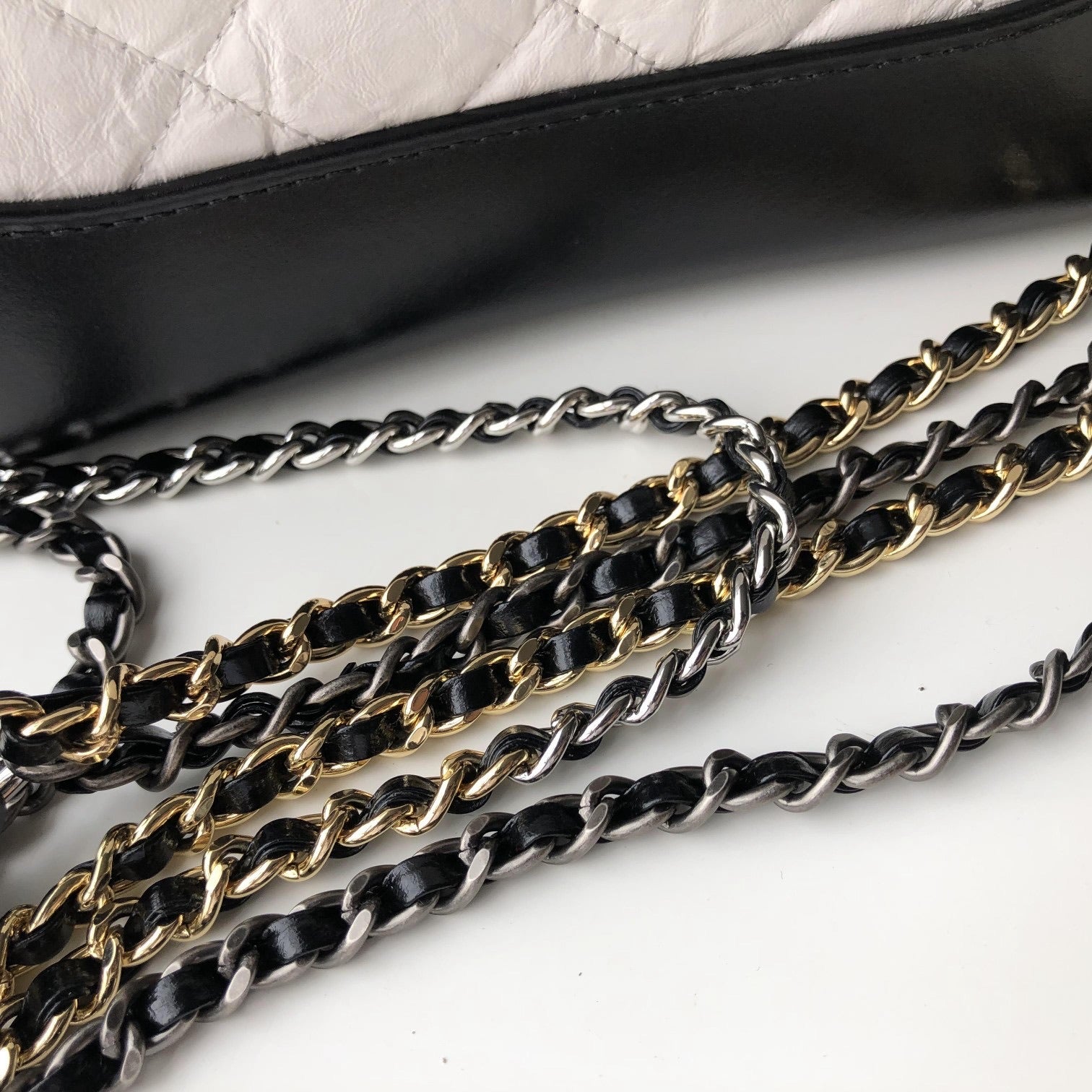 [TOP] CHANEL Gabrielle Bag Aged Lambskin Small 20cm - Black and White