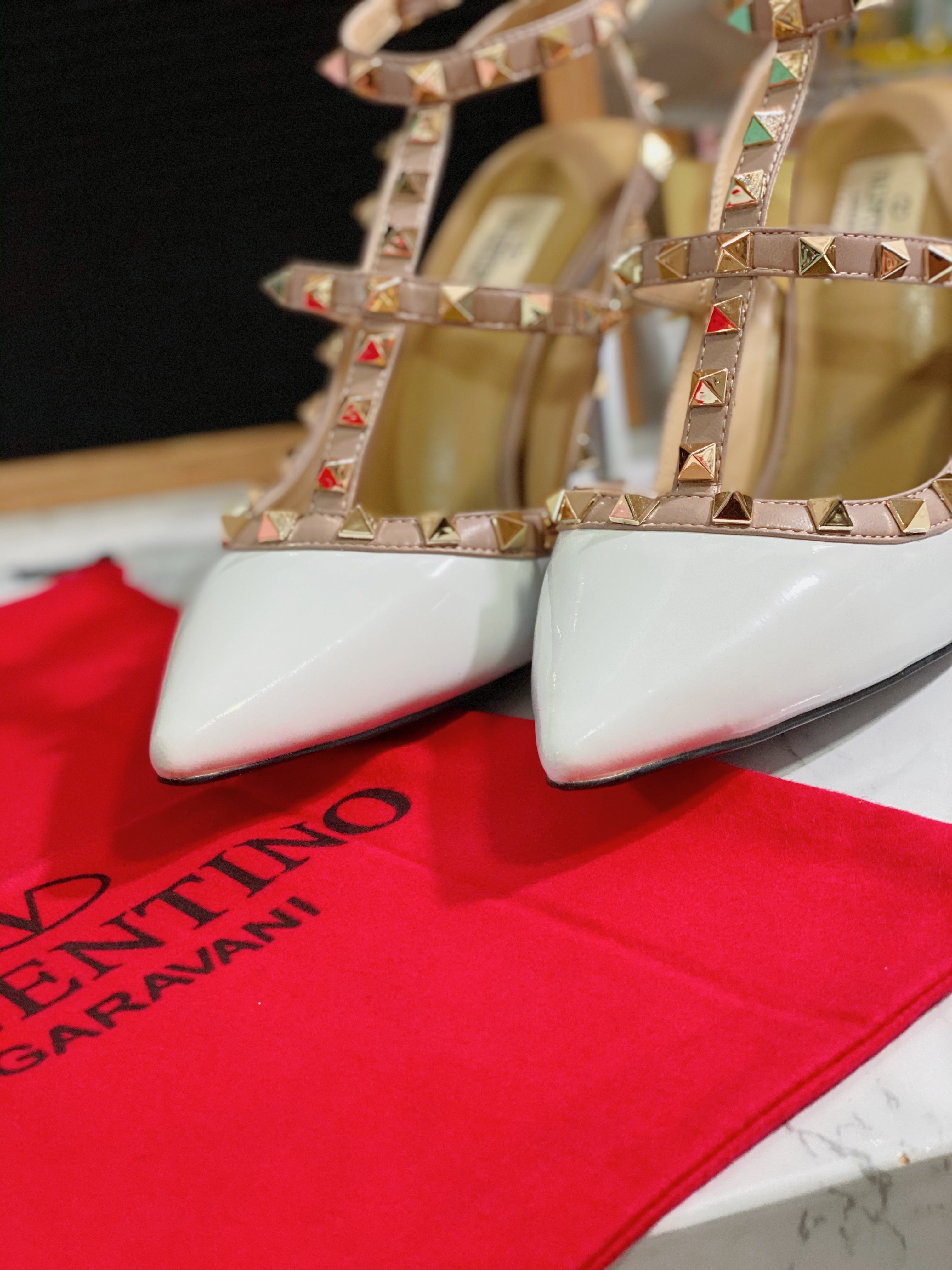 [TOP] VALENTINO R0ckstud Slingback High Heels - White
