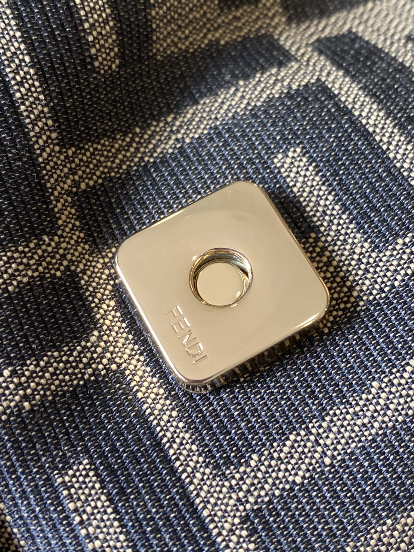 [TOP] FENDI  Baguette Mini Canvas Bag