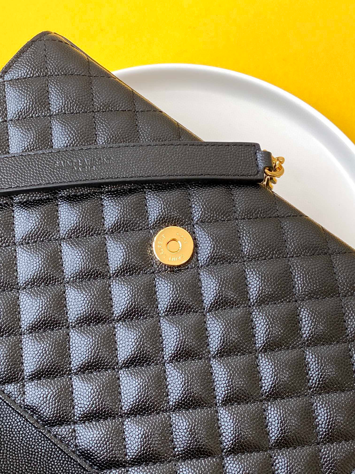 [TOP] Yves Saint Laurent YSL Envelope Bag Caviar Medium 24cm - Black & GHW