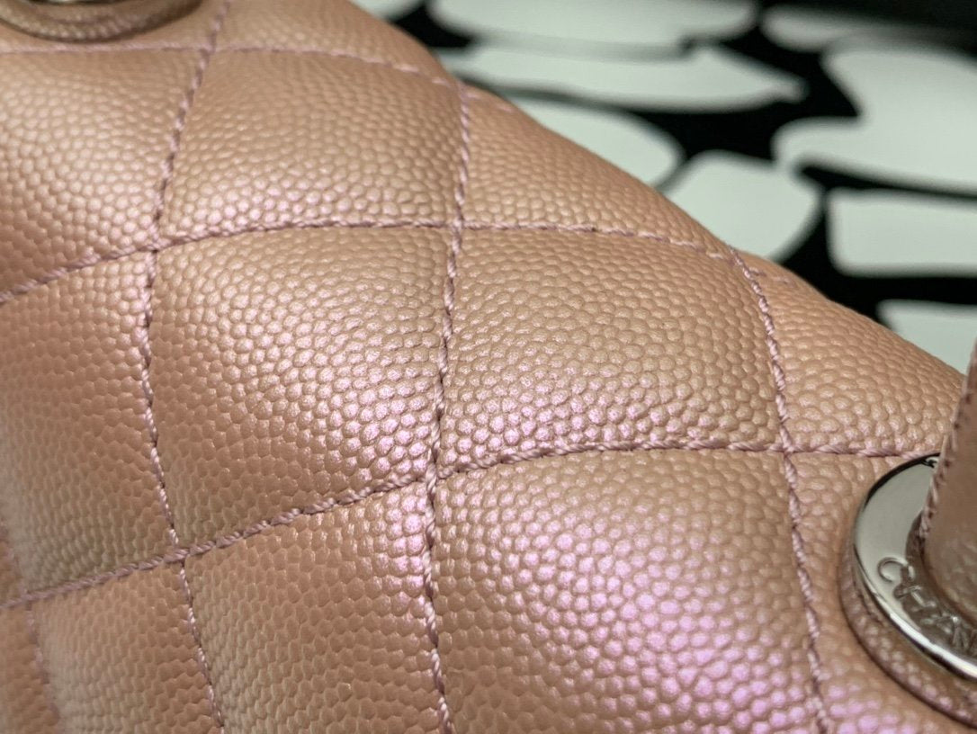[TOP] CHANEL Coco Top Handle Bag Iridescent Caviar Small 19cm - Pink