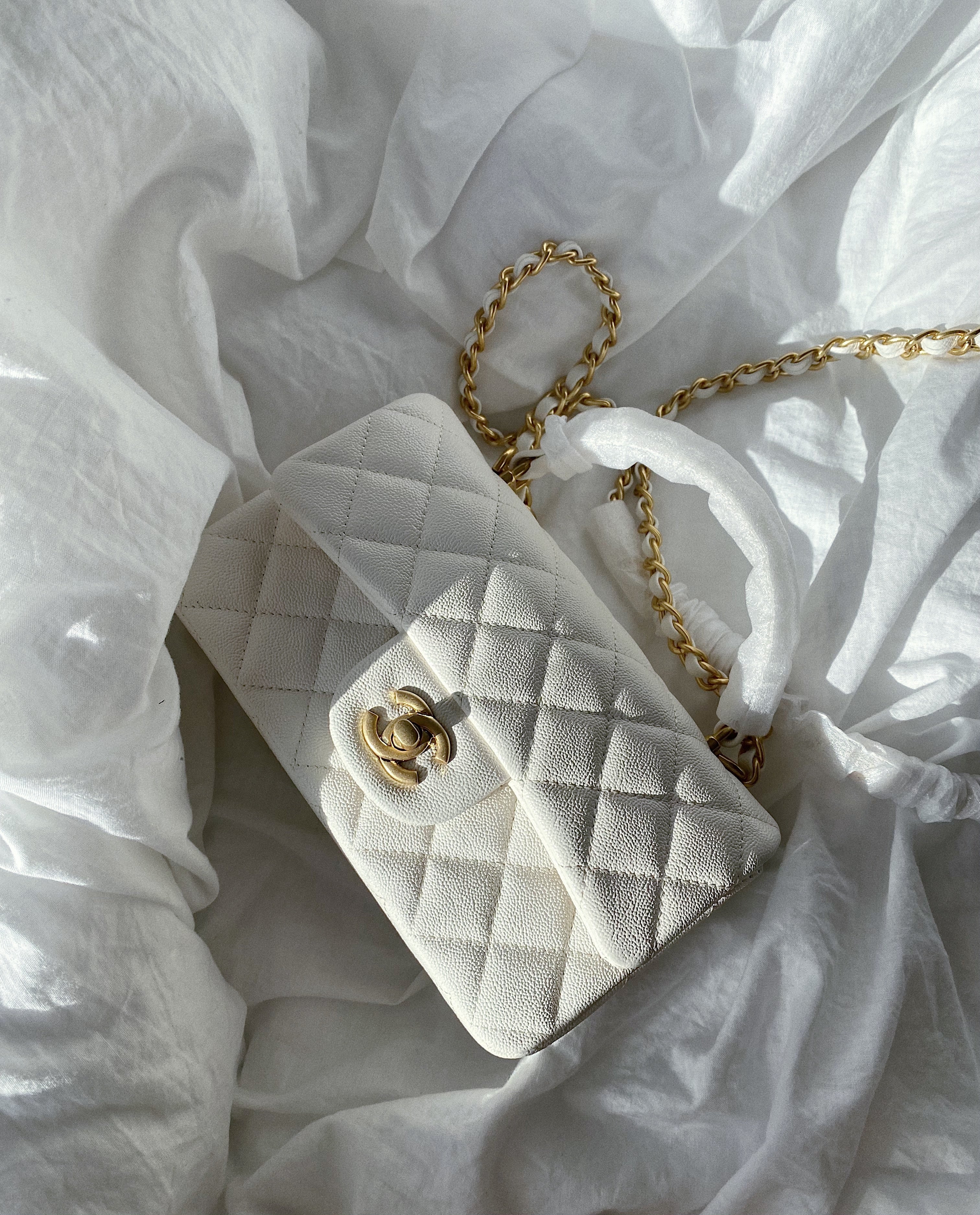 [TOP] CHANEL Classic Flap Bag with Top Handle Caviar Skin New Mini 20cm - White & GHW