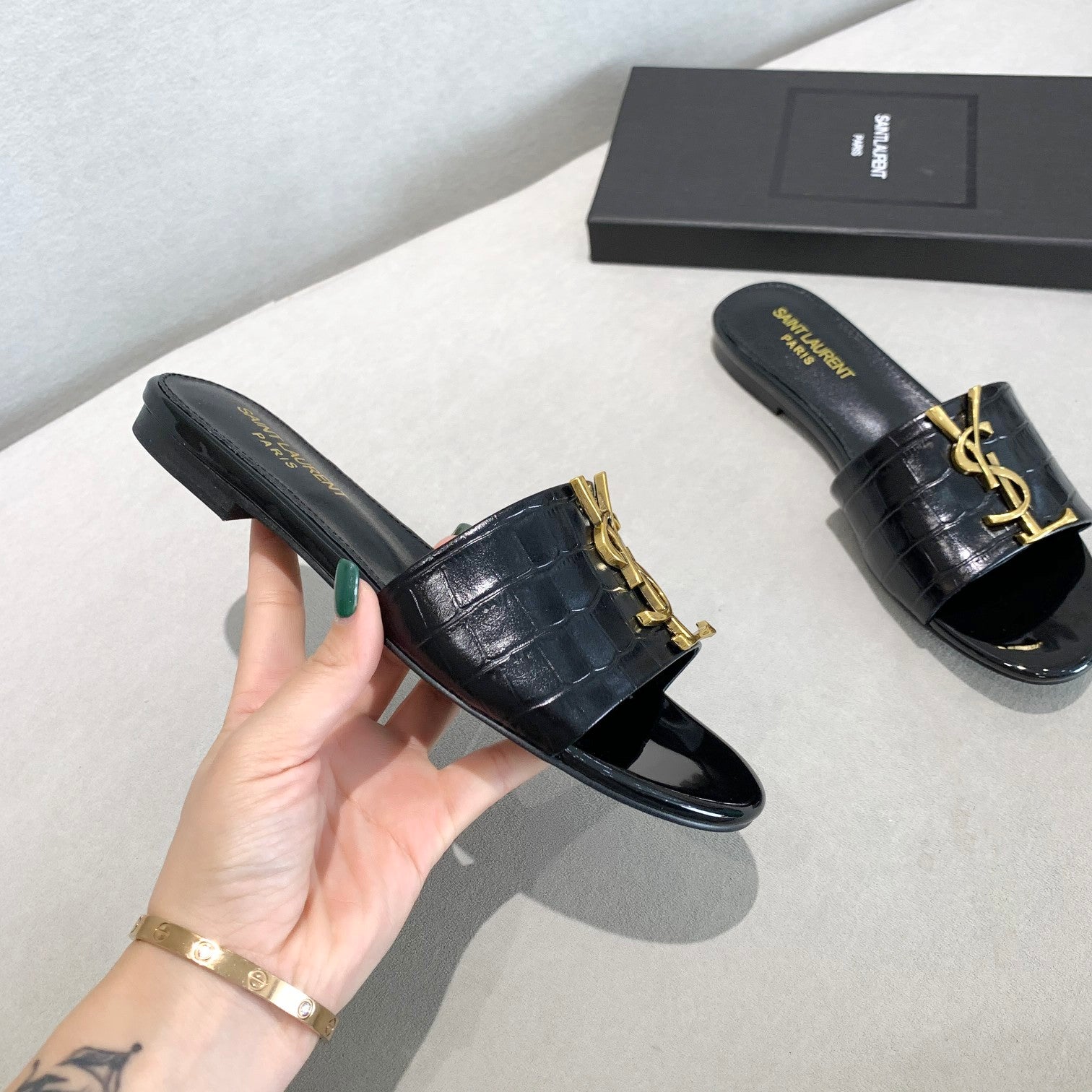 [TOP] Yves Saint Laurent YSL Monogram Croc Slide - Black
