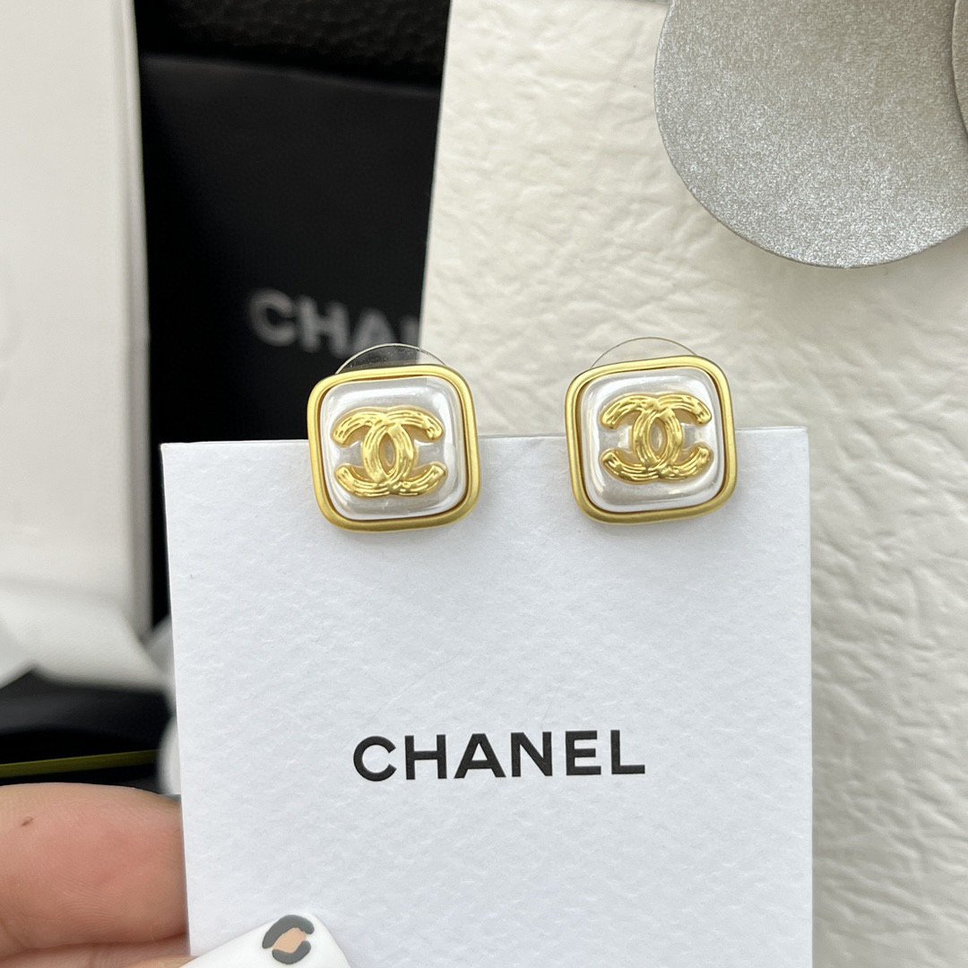 [TOP] CHANEL Logo Square pearls Stud Earrings