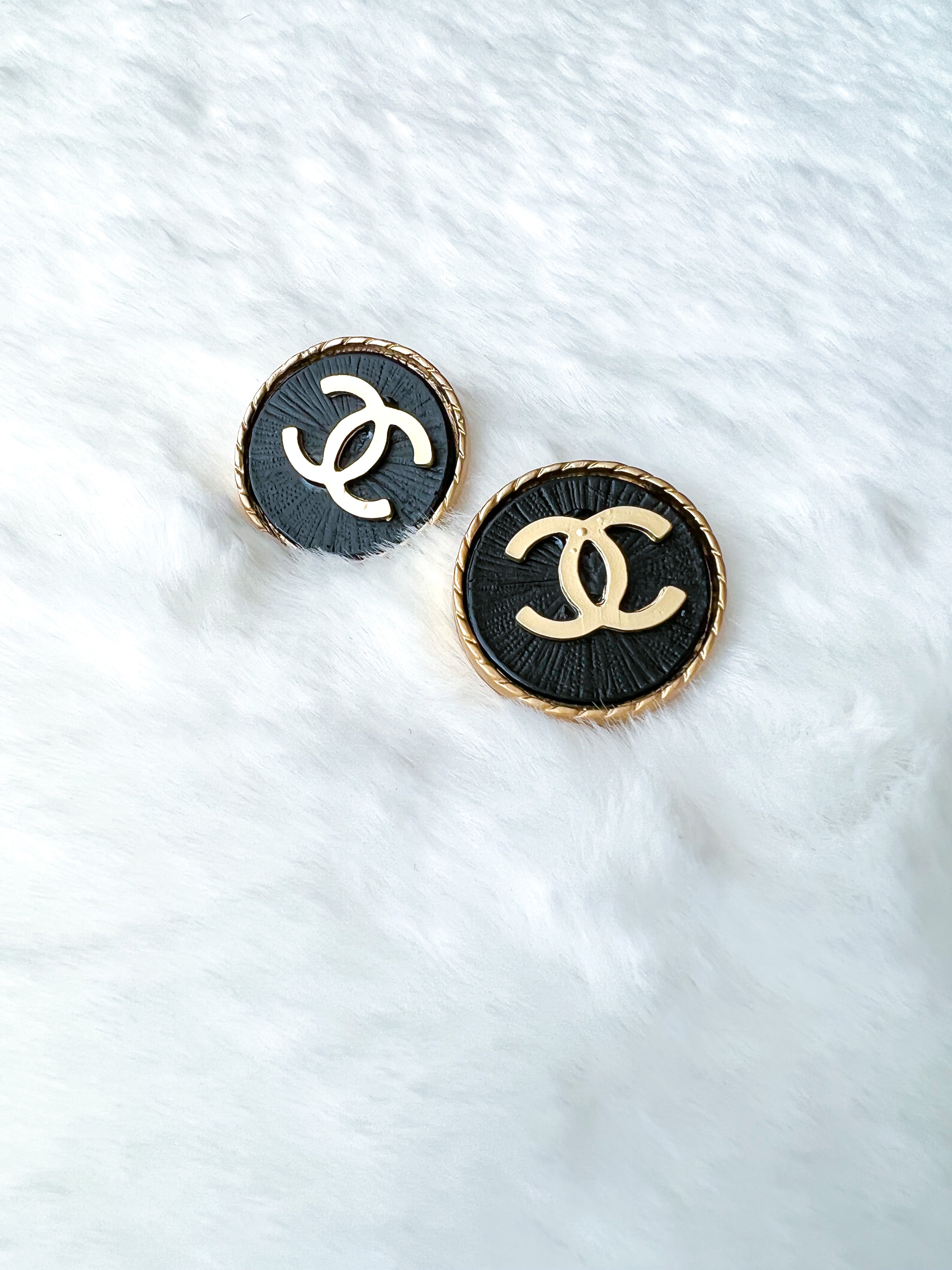 [TOP] CHANEL Rounded Black and Gold Stid Earrings