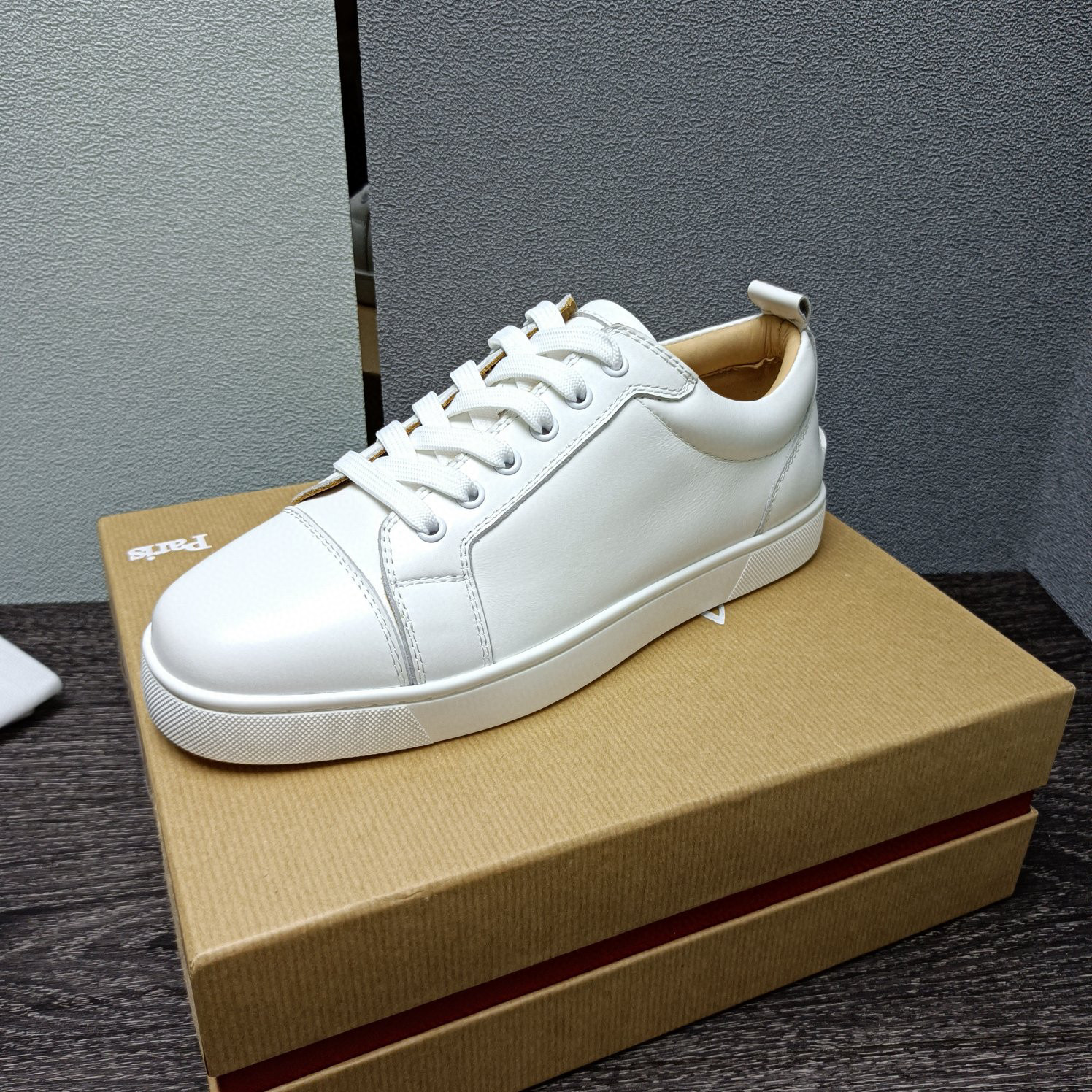 [TOP] Christian Louboutin Sneaker-2 Colors
