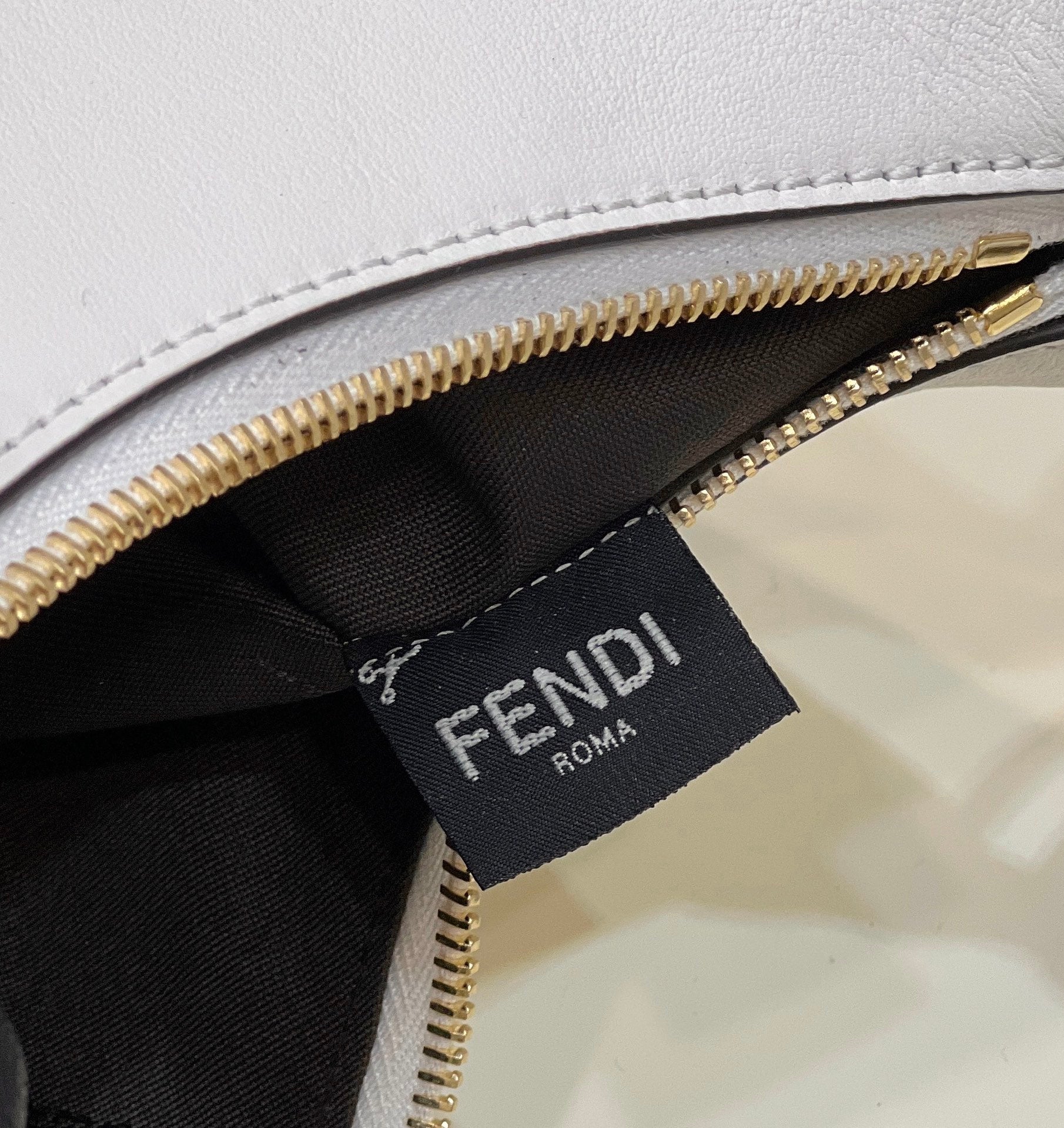 [TOP] FENDI FENDIgraphy Small Bag - White