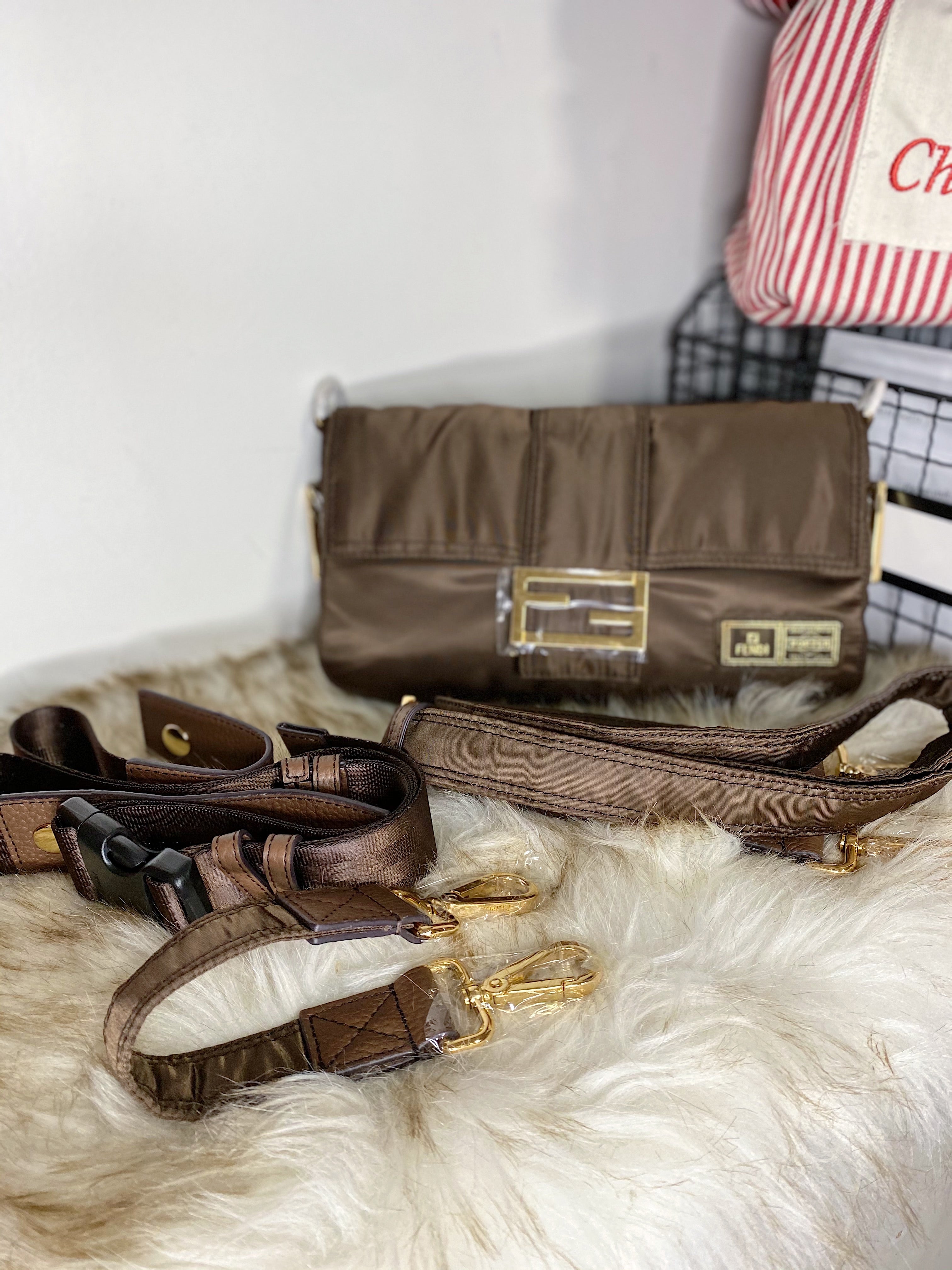 [TOP] FENDI Porter Baguette Small Bag