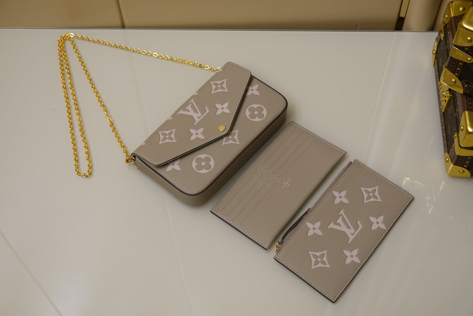 [TOP] Louis Vuitton LV L*V Felicie 2 Tone Bag 21X12X3cm - Cream
