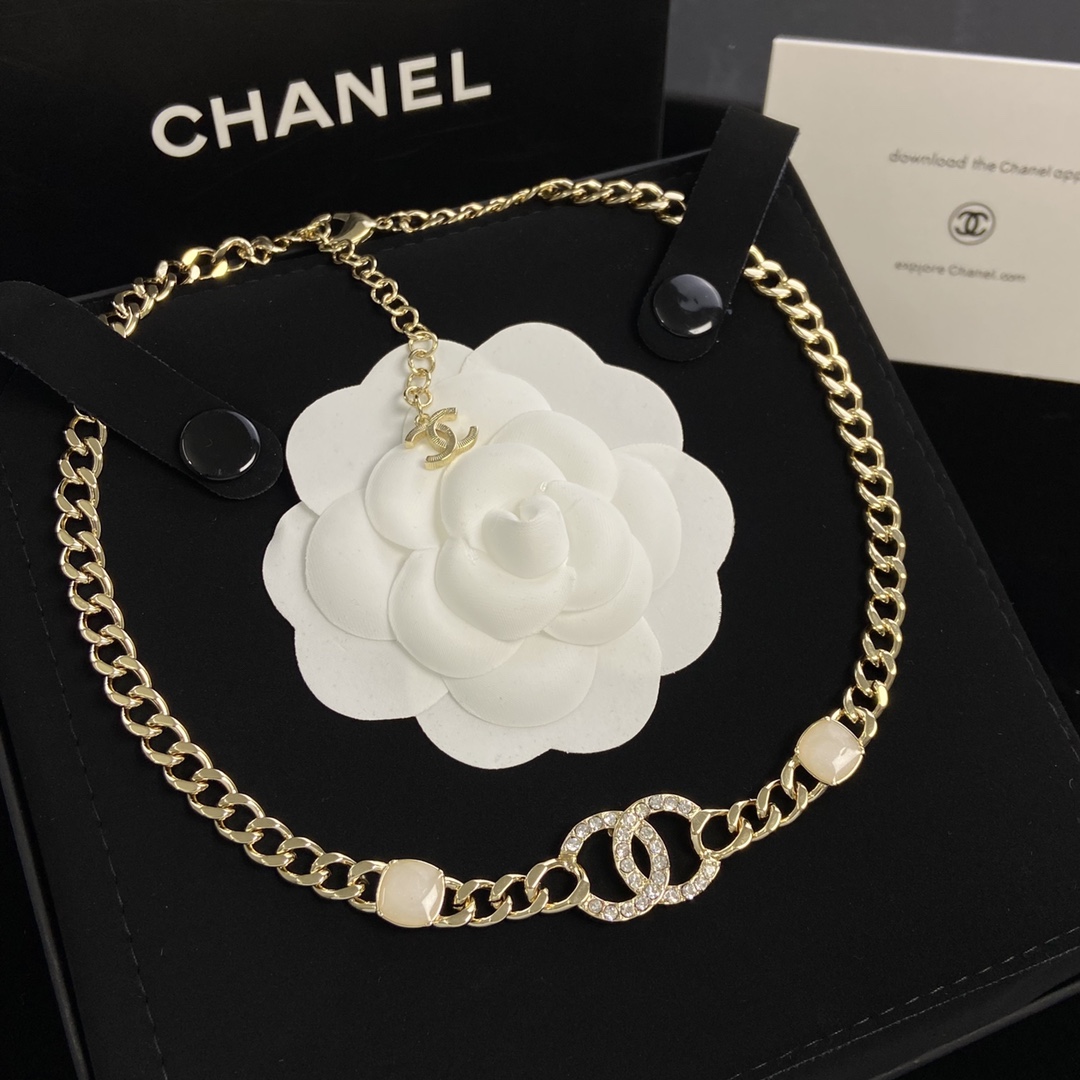[TOP] CHANEL Turnlock Necklace