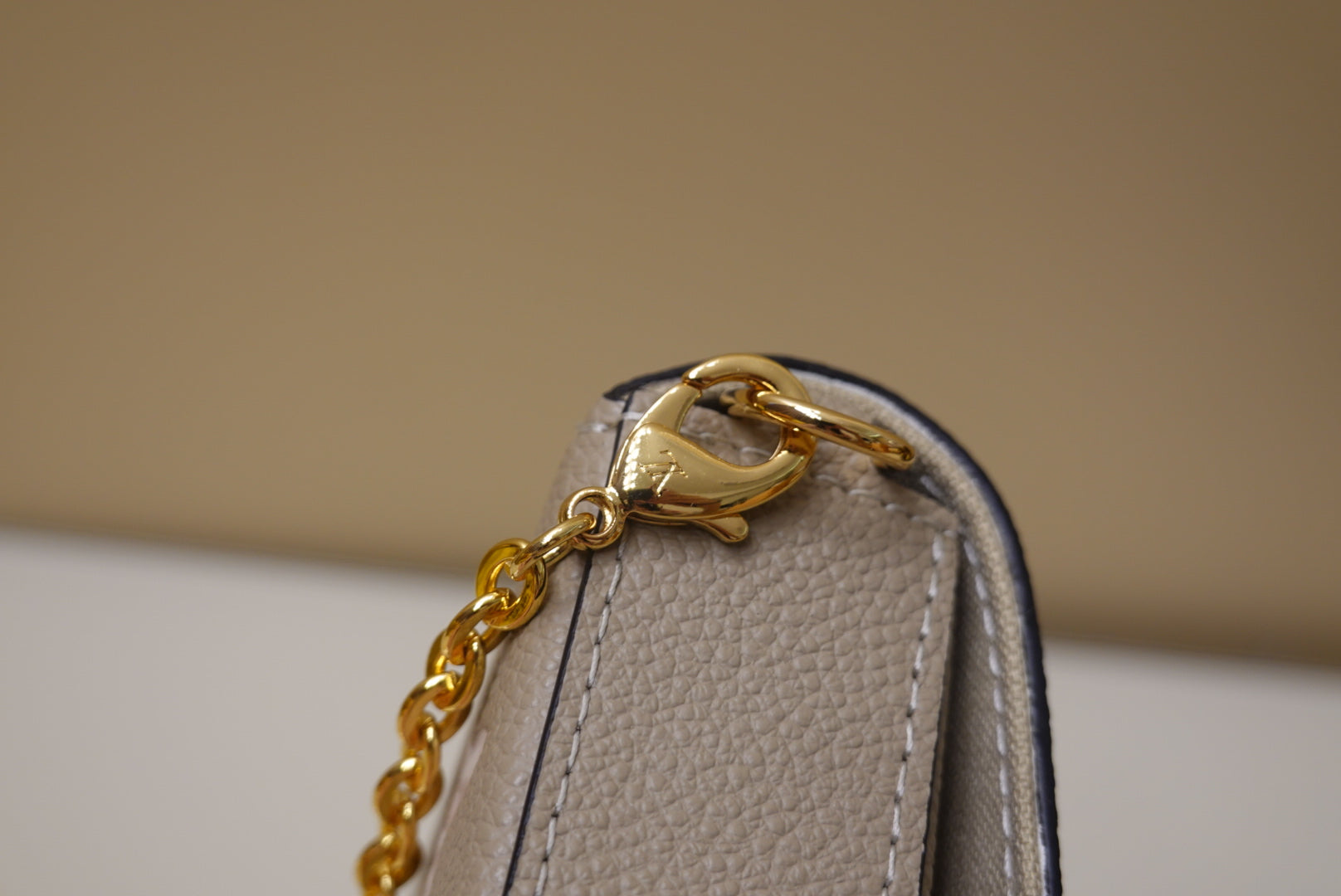 [TOP] Louis Vuitton LV L*V Felicie 2 Tone Bag 21X12X3cm - Cream