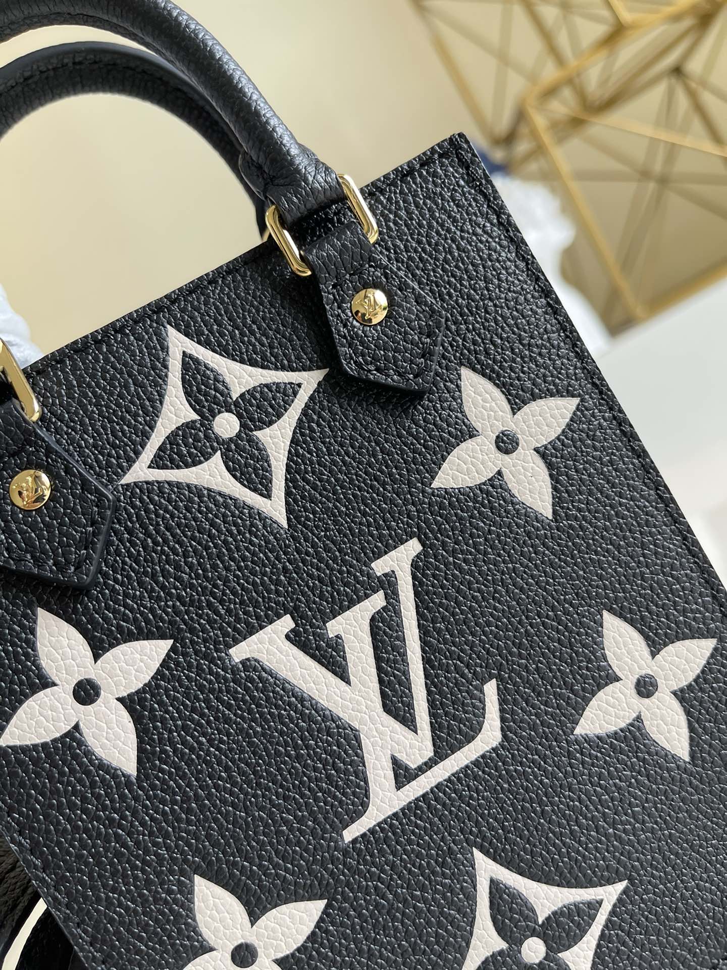[TOP] Louis Vuitton LV Sac Plat Handbag 14 x 17 x 5cm-Black