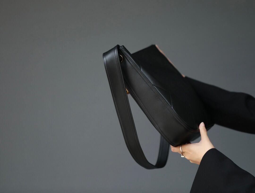 [TOP] CHANEL Hobo Quilted Bag 28CM - Black