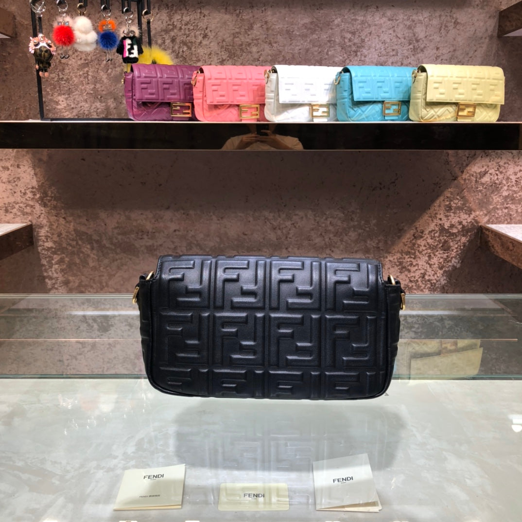 [TOP] FENDI FENDI Baguette Embossed Leather - Black