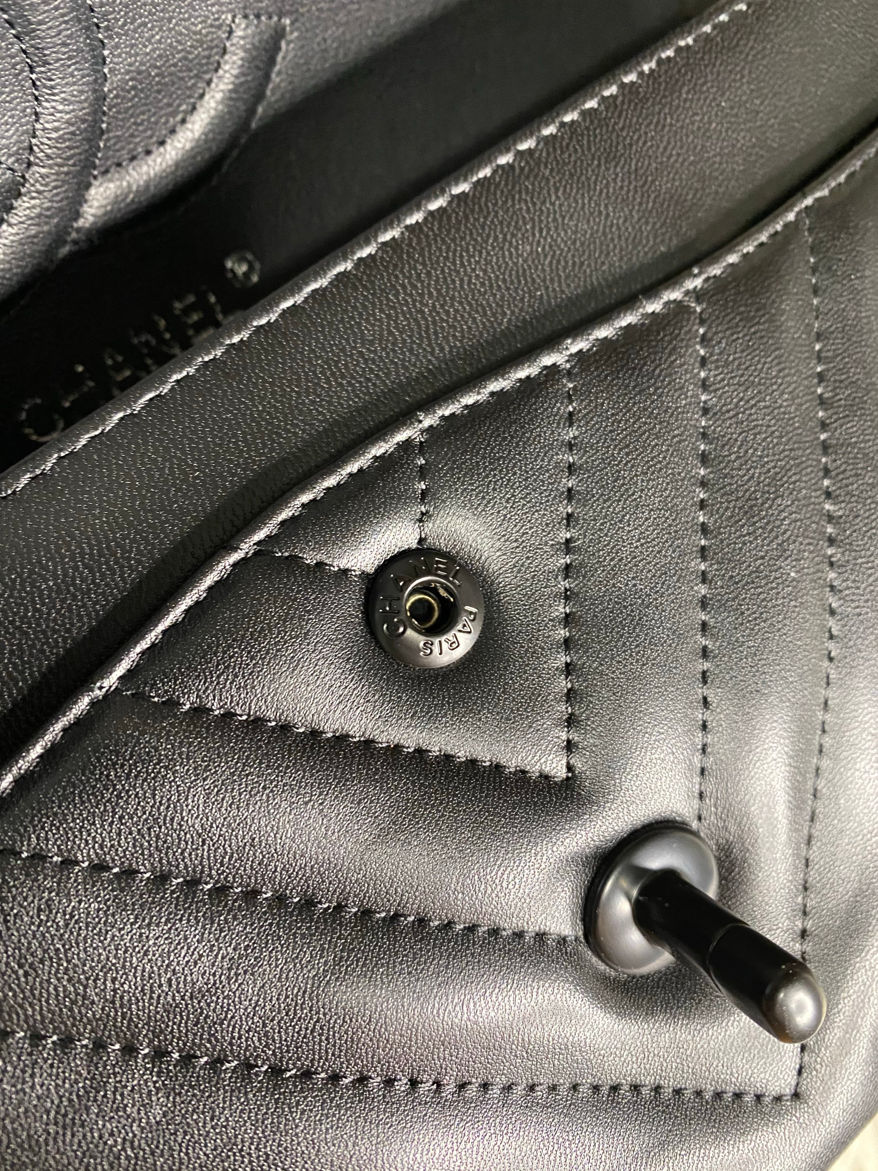 [TOP] CHANEL Classic Flap Bag Chevron Lambskin Medium 25.5cm – All Black