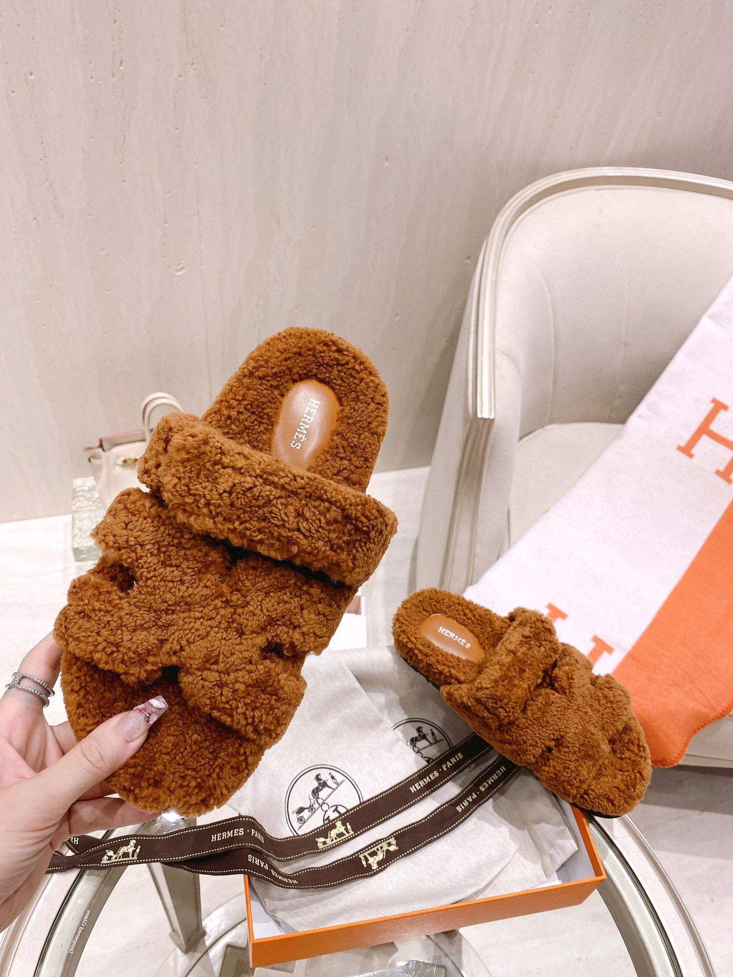 [TOP] HERMES Chypre Fur Sandal - 10 Colours